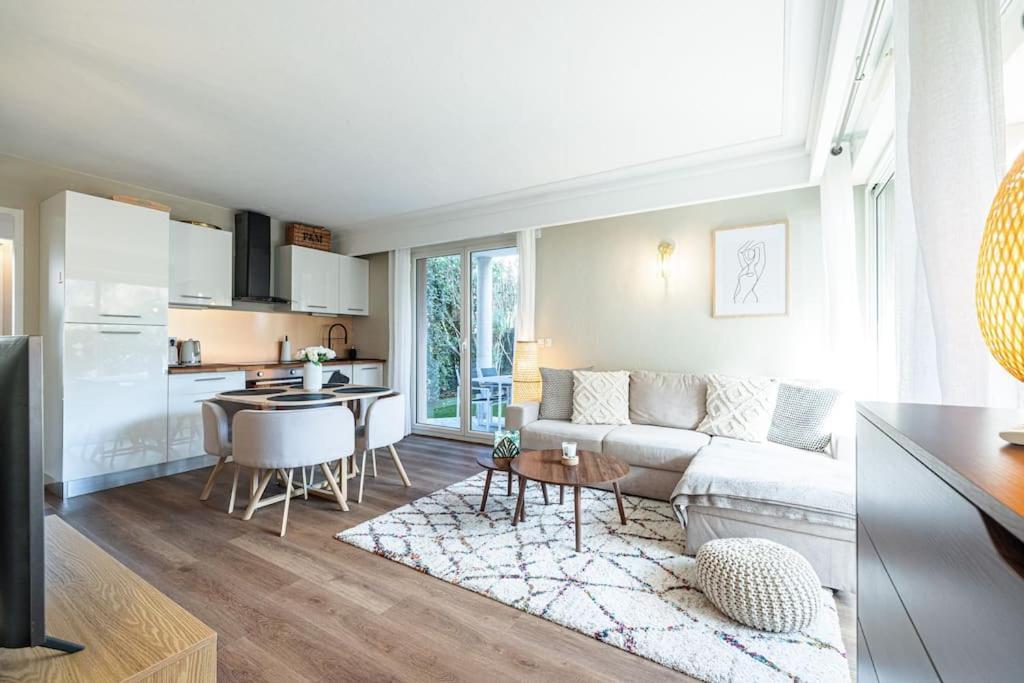 Apartment Elegant And Chic 2 Bedroom With Pool