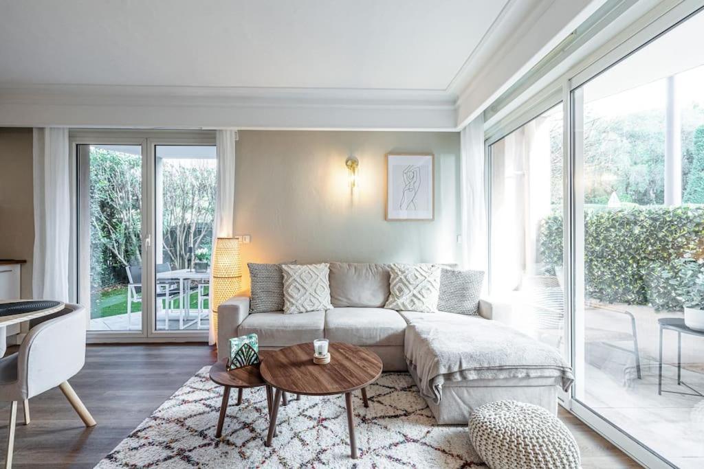 Elegant And Chic 2 Bedroom With Pool Apartment Cannes