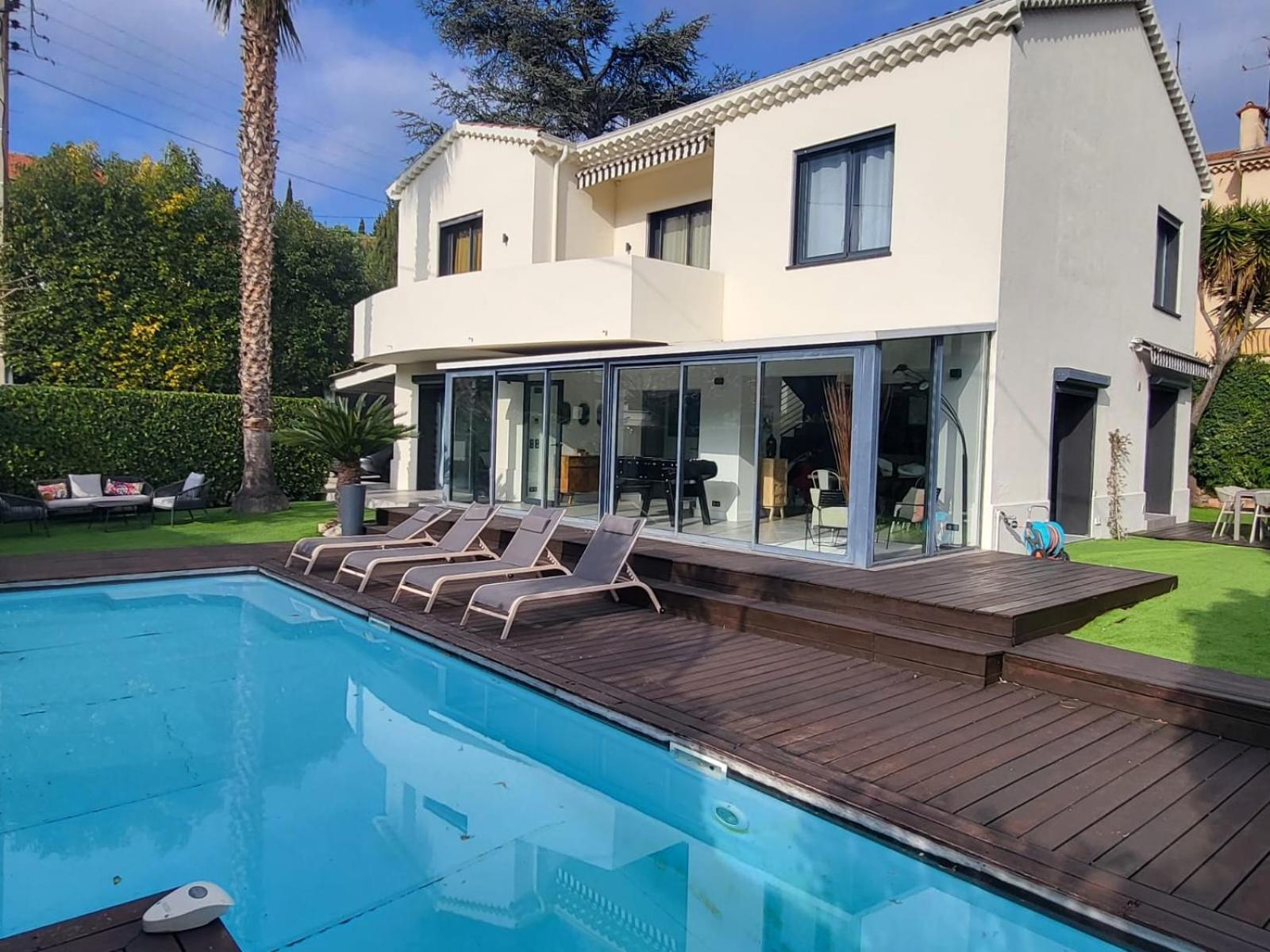 Bel Air Cannes: Renovated Beachfront Retreat With Pool Cannes