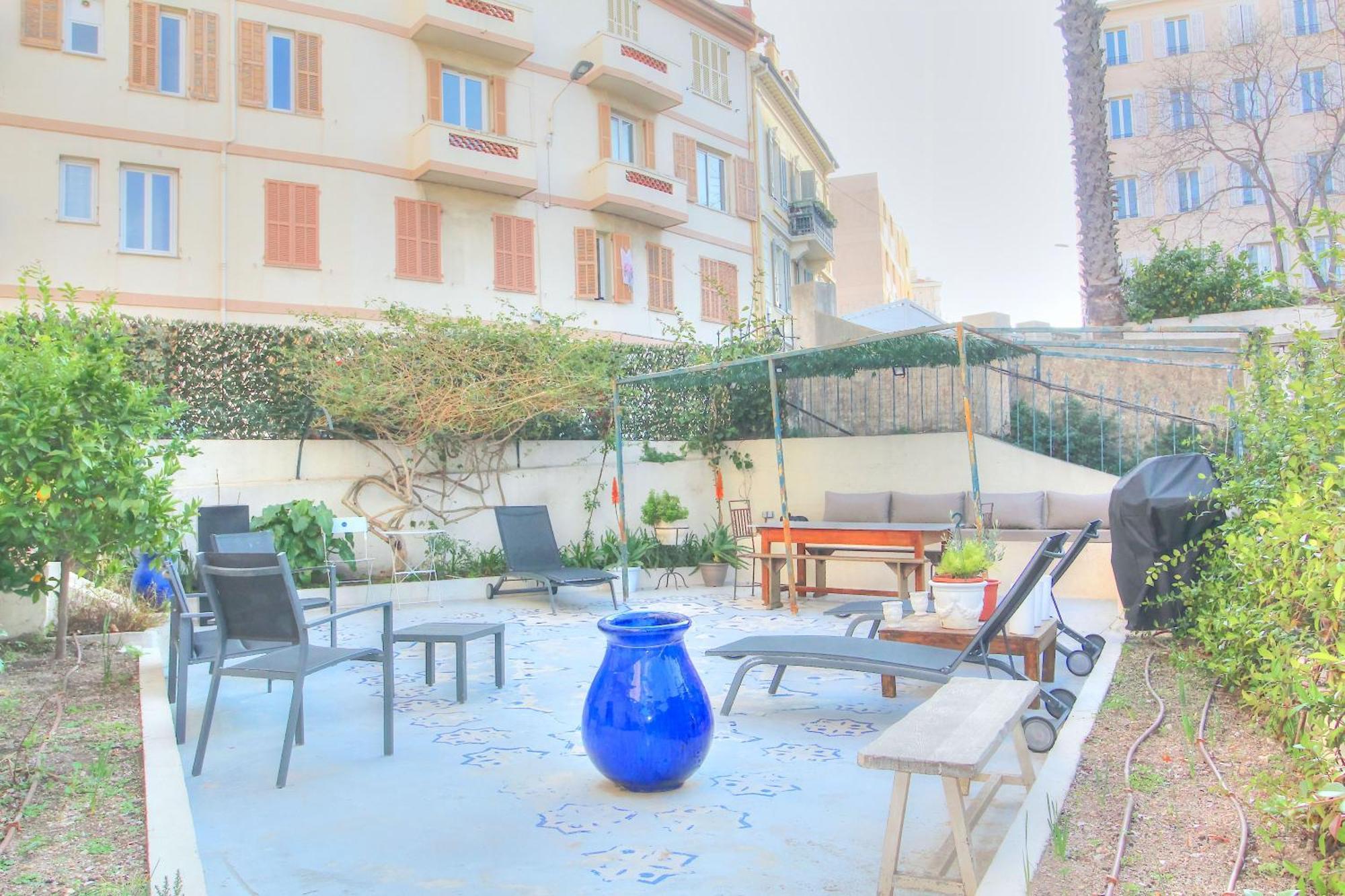 Alc- B0r38 - 12 Min Palais Cannes