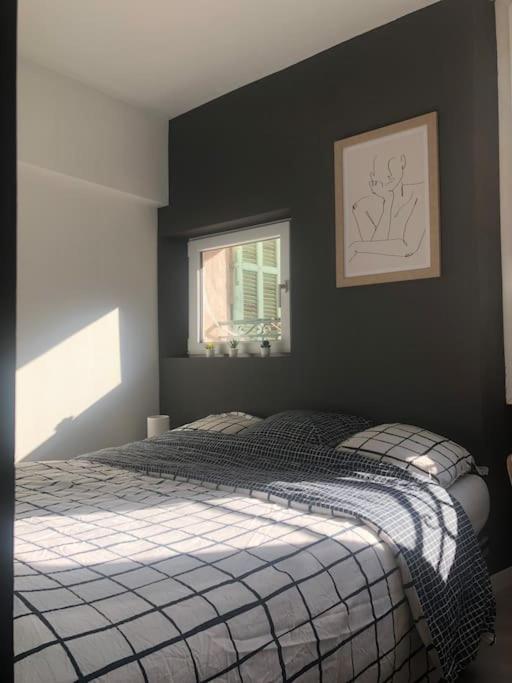 Cosy En Plein Centre-ville Apartment *