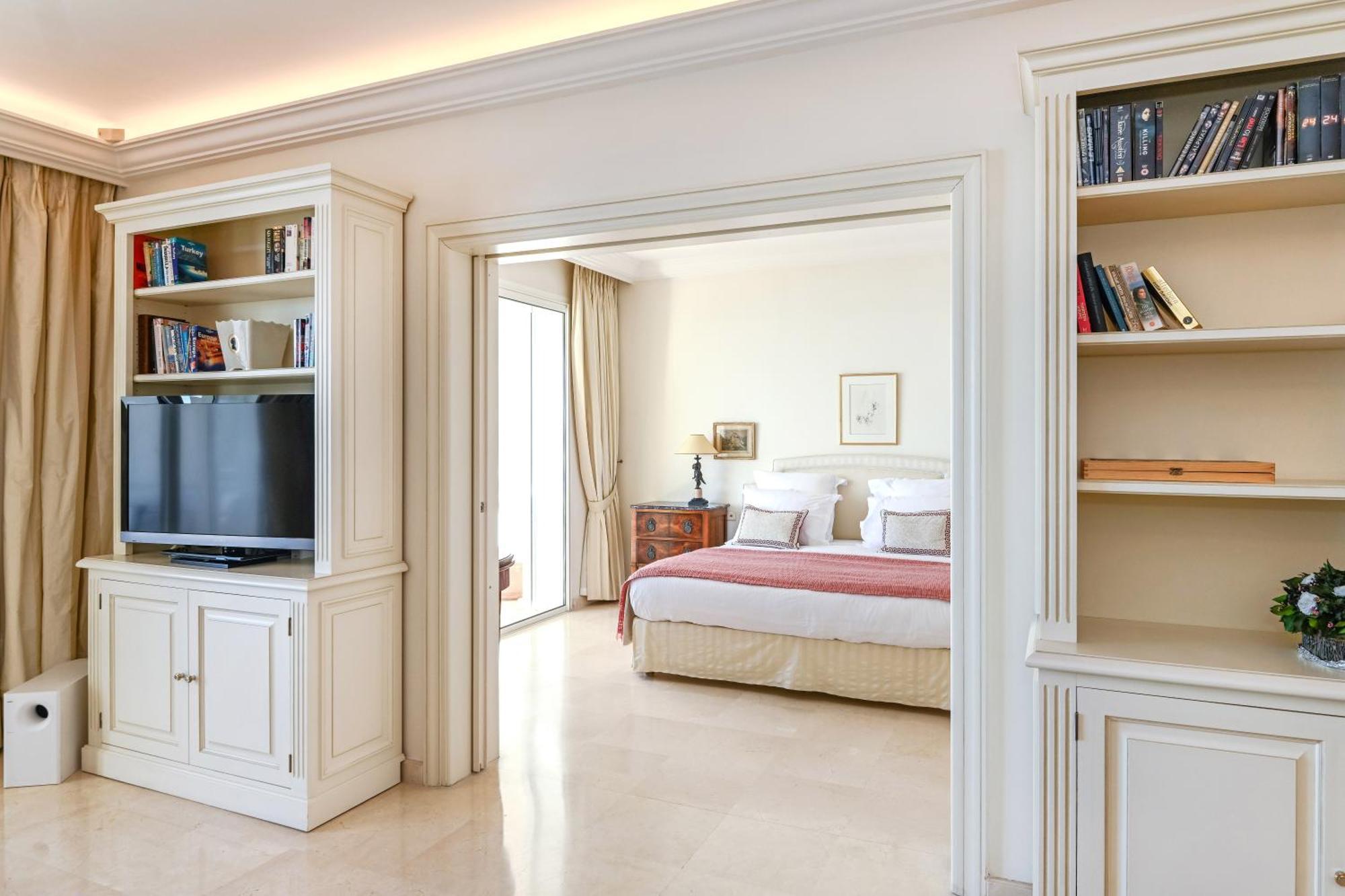 Buckingham & Lloyds -