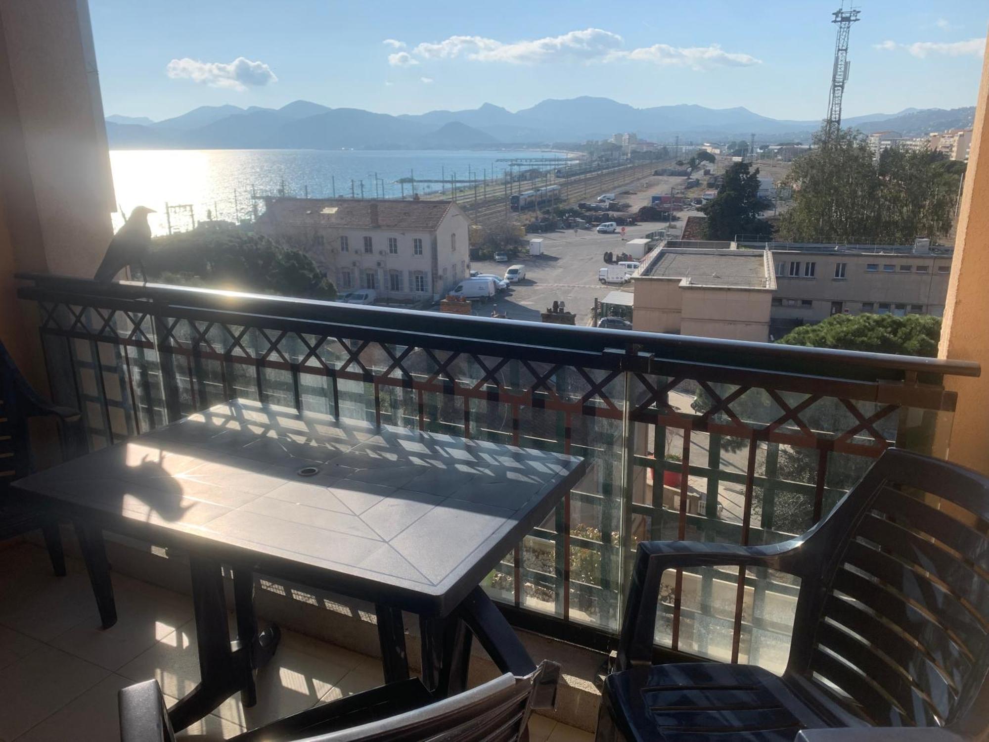 Apartment Bord De Et Commerces 588 Cannes