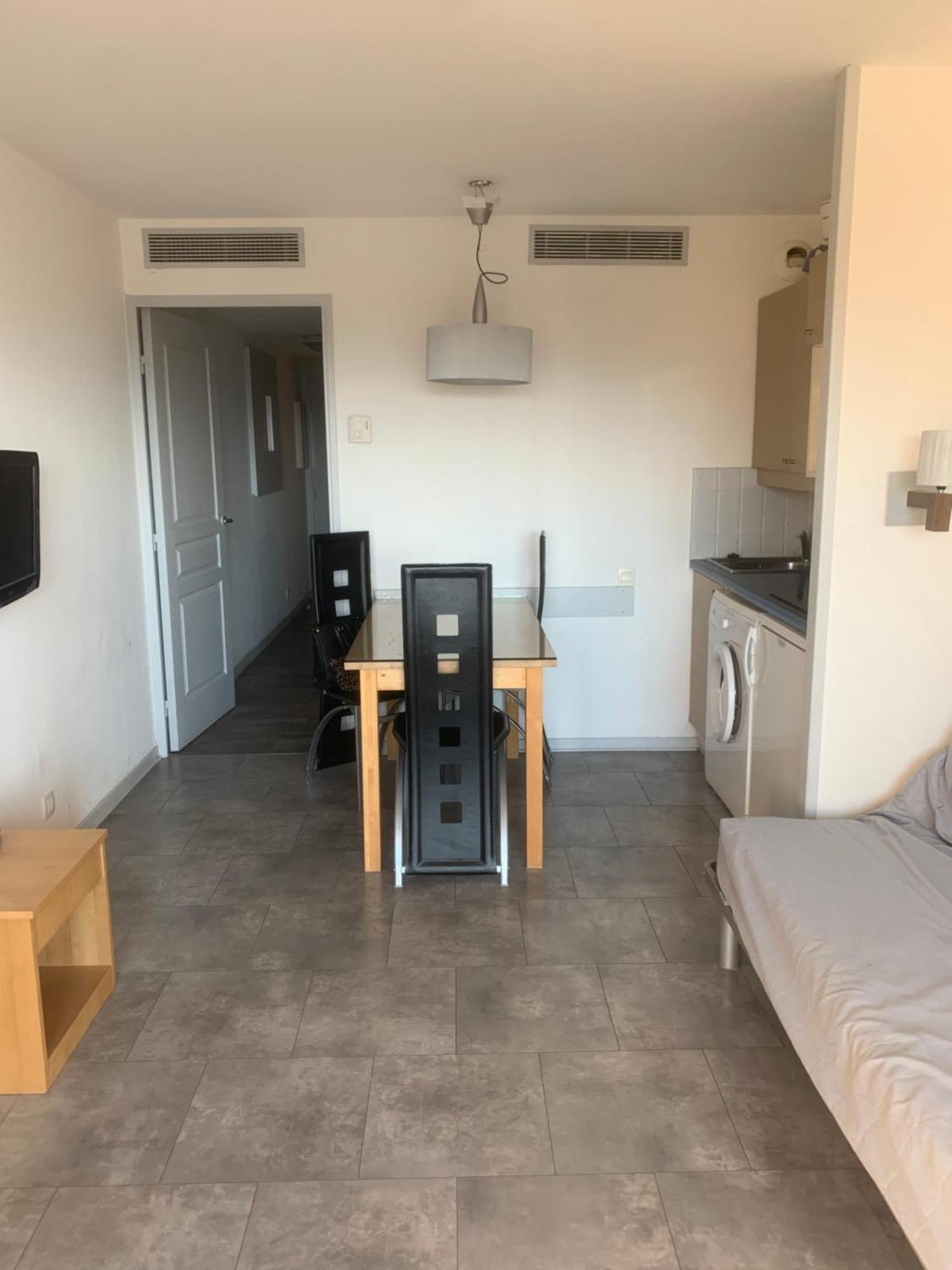 Apartment Bord De Et Commerces 588 Cannes
