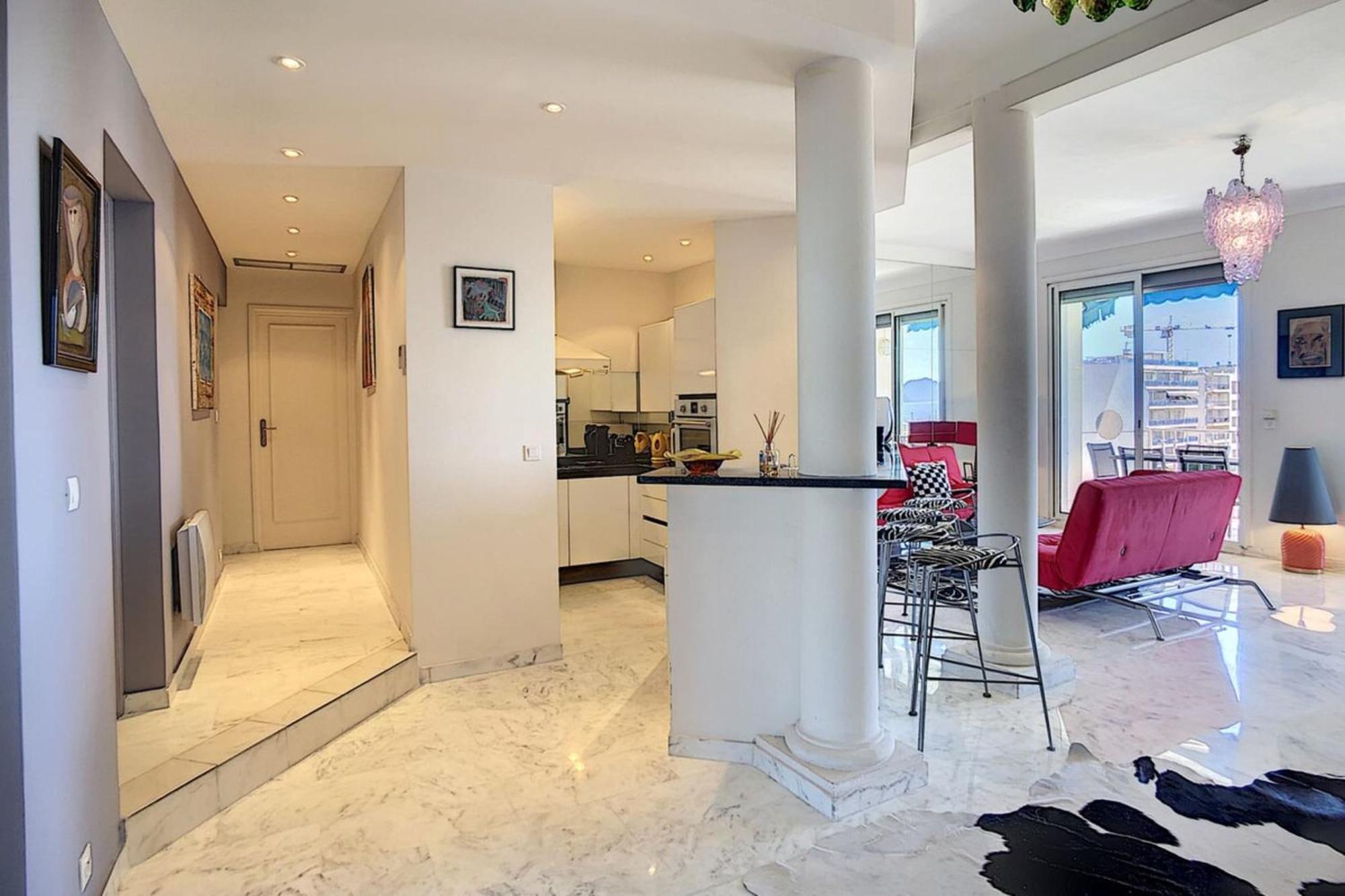 Apartment Superb 2 Bedroom With Sea View On The Croisette
