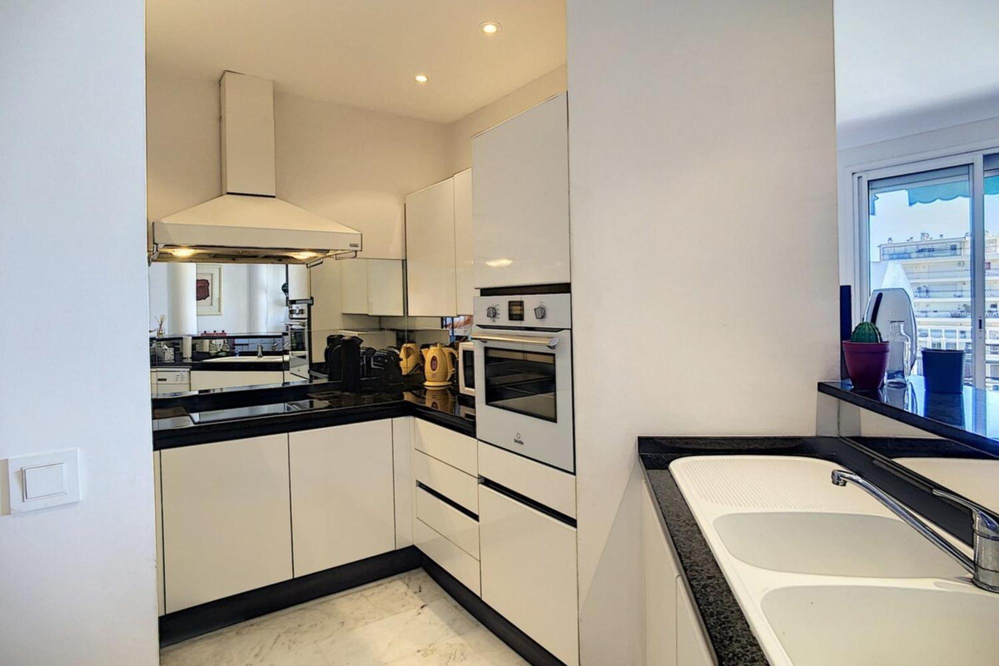 Superb 2 Bedroom With Sea View On The Croisette Apartment