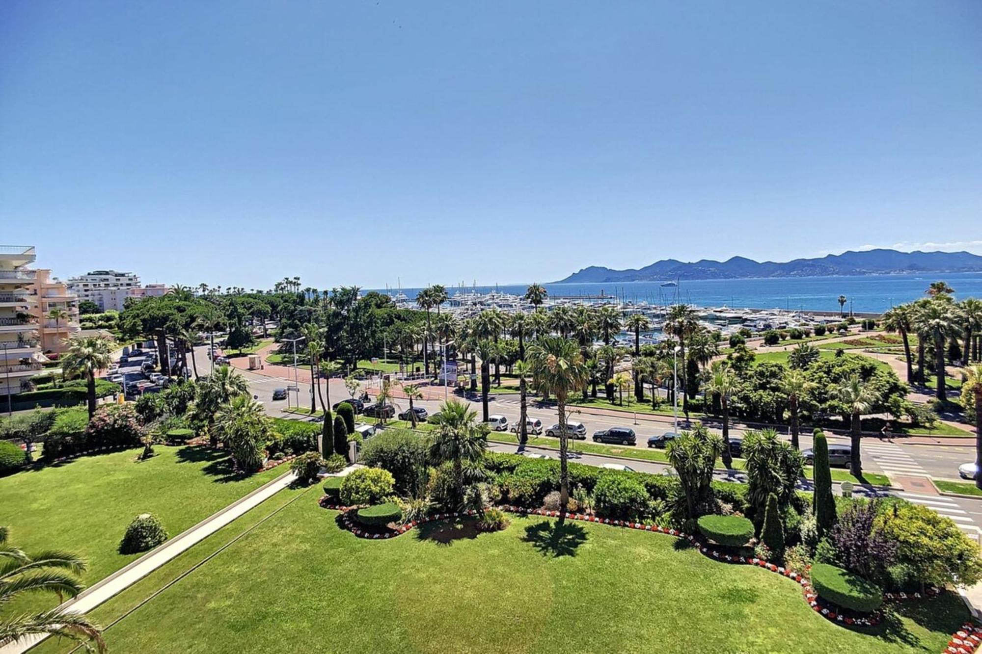 Apartment Superb 2 Bedroom With Sea View On The Croisette *