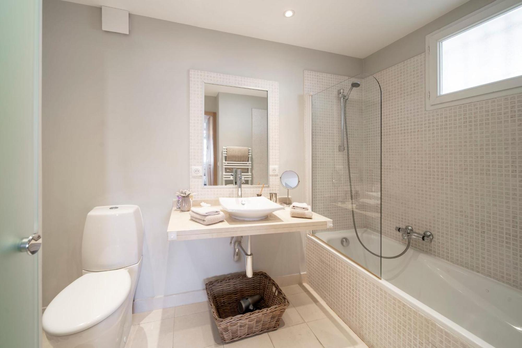 Luxury - Pretty 3 Bedroom To Rent With 50m Terrace * Cannes