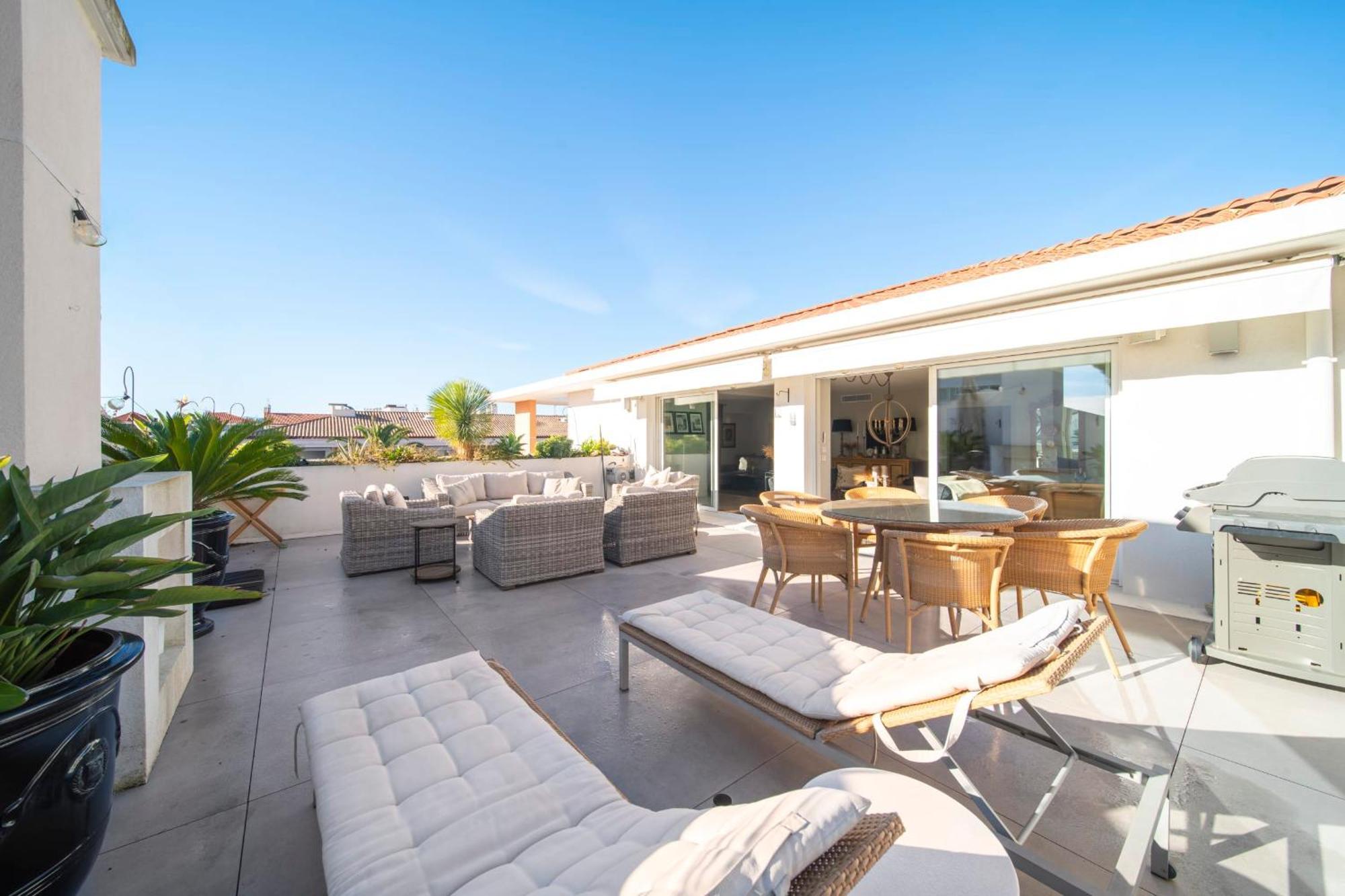 Luxury - Pretty 3 Bedroom To Rent With 50m Terrace Apartment Cannes