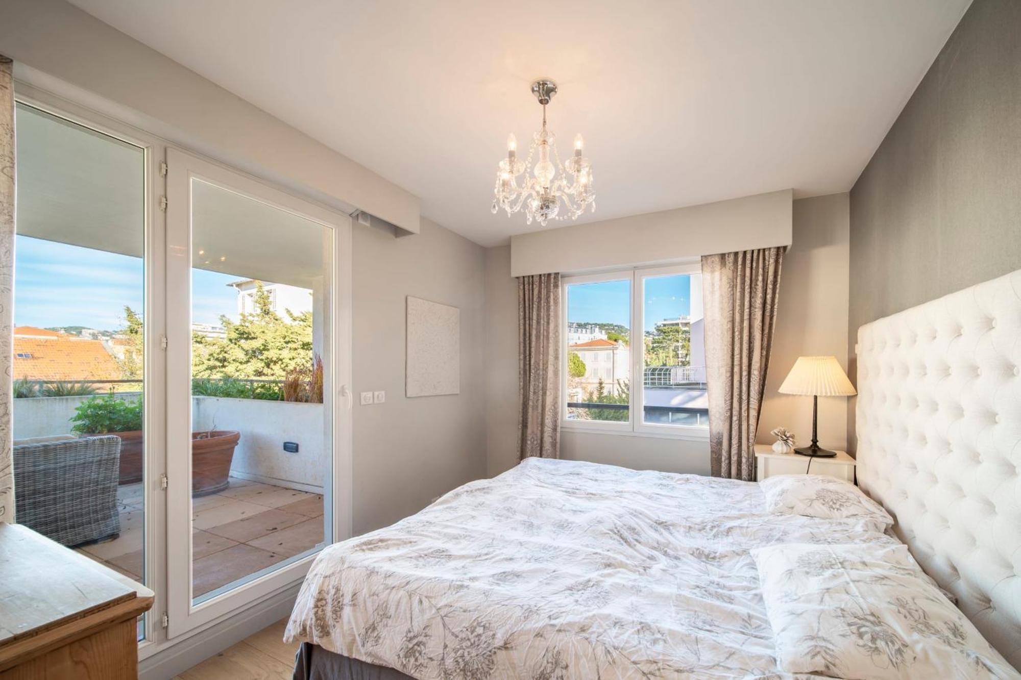 Luxury - Pretty 3 Bedroom To Rent With 50m Terrace Apartment