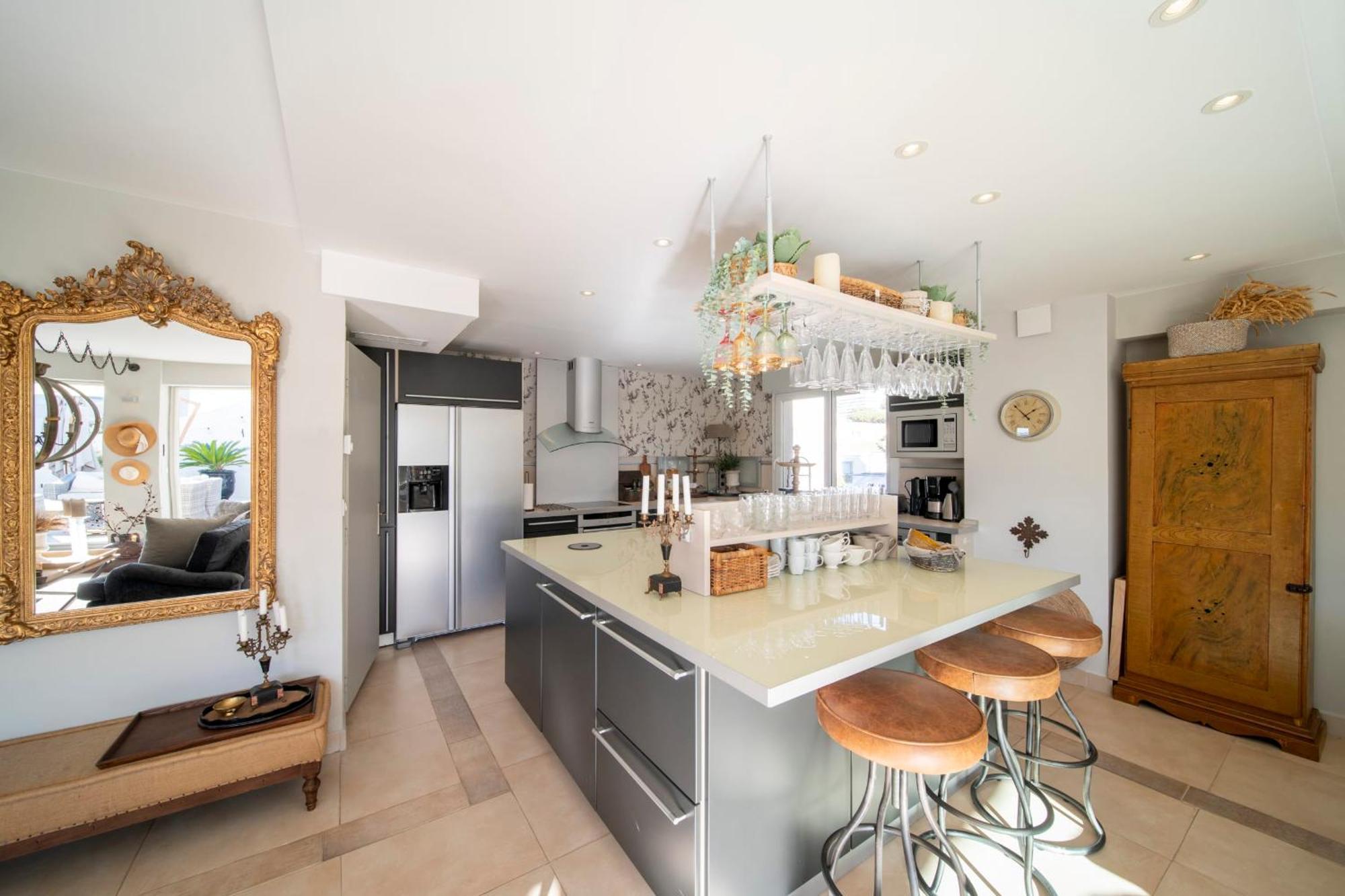 Luxury - Pretty 3 Bedroom To Rent With 50m Terrace *