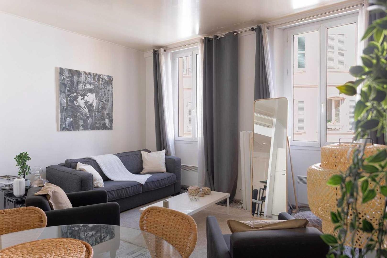 Elegant 2 - Bedroom Flat In Apartment Cannes