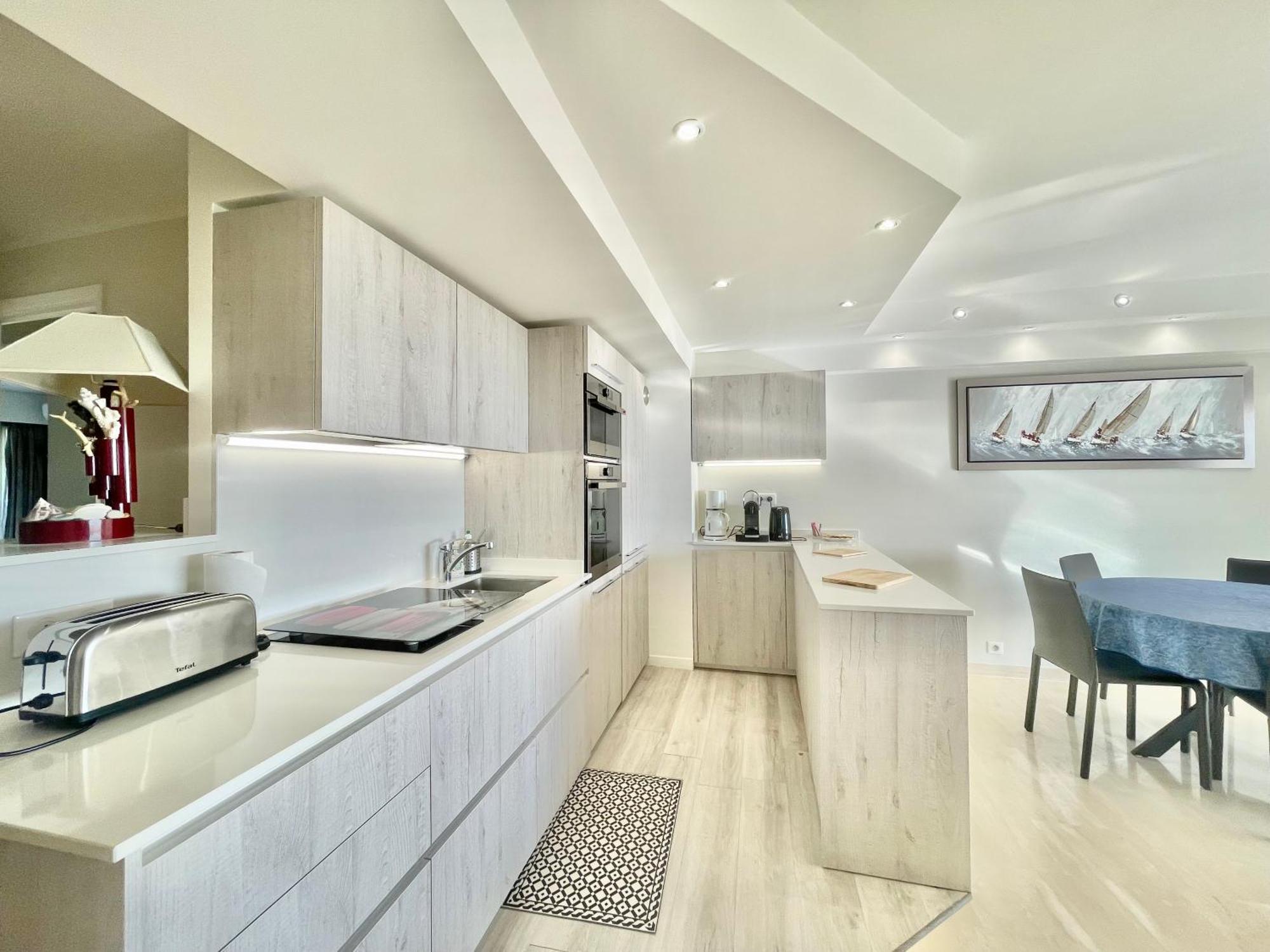Vezelay, By Welcome To Apartment *