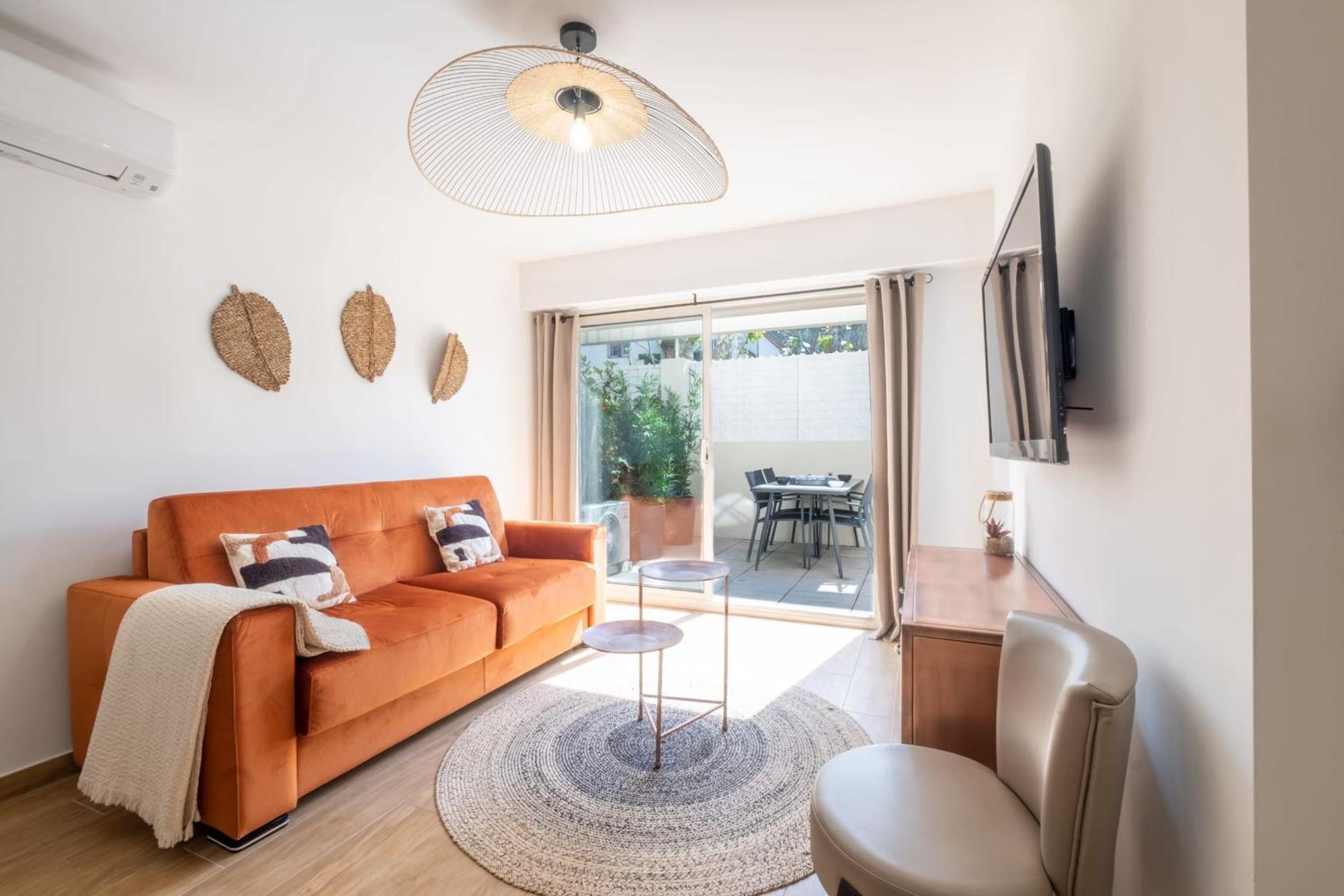 Comfy With Residential Swimming Pool * Cannes