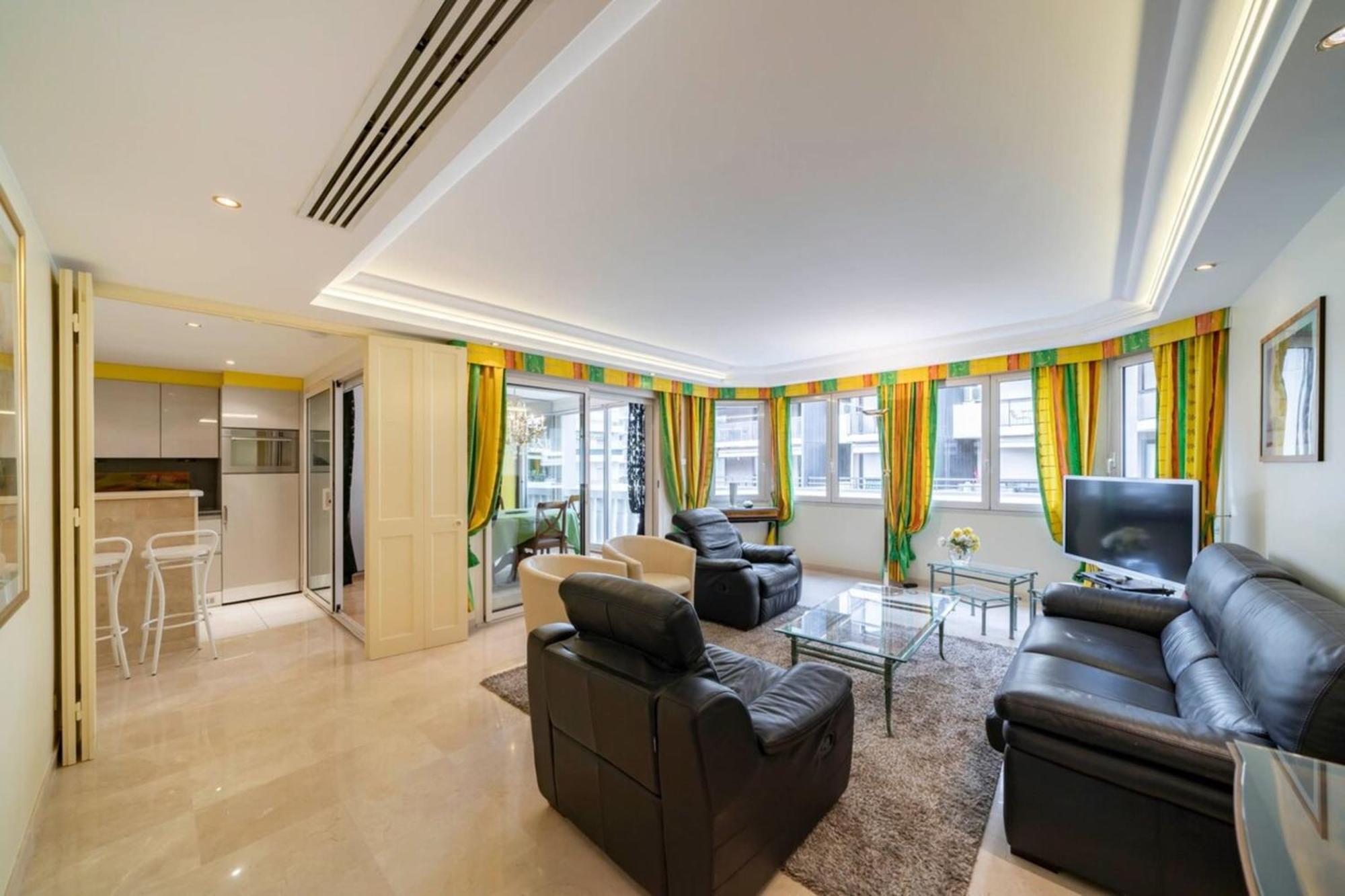Beautiful One Bedroom Two Minute Walk To Carlton Cannes