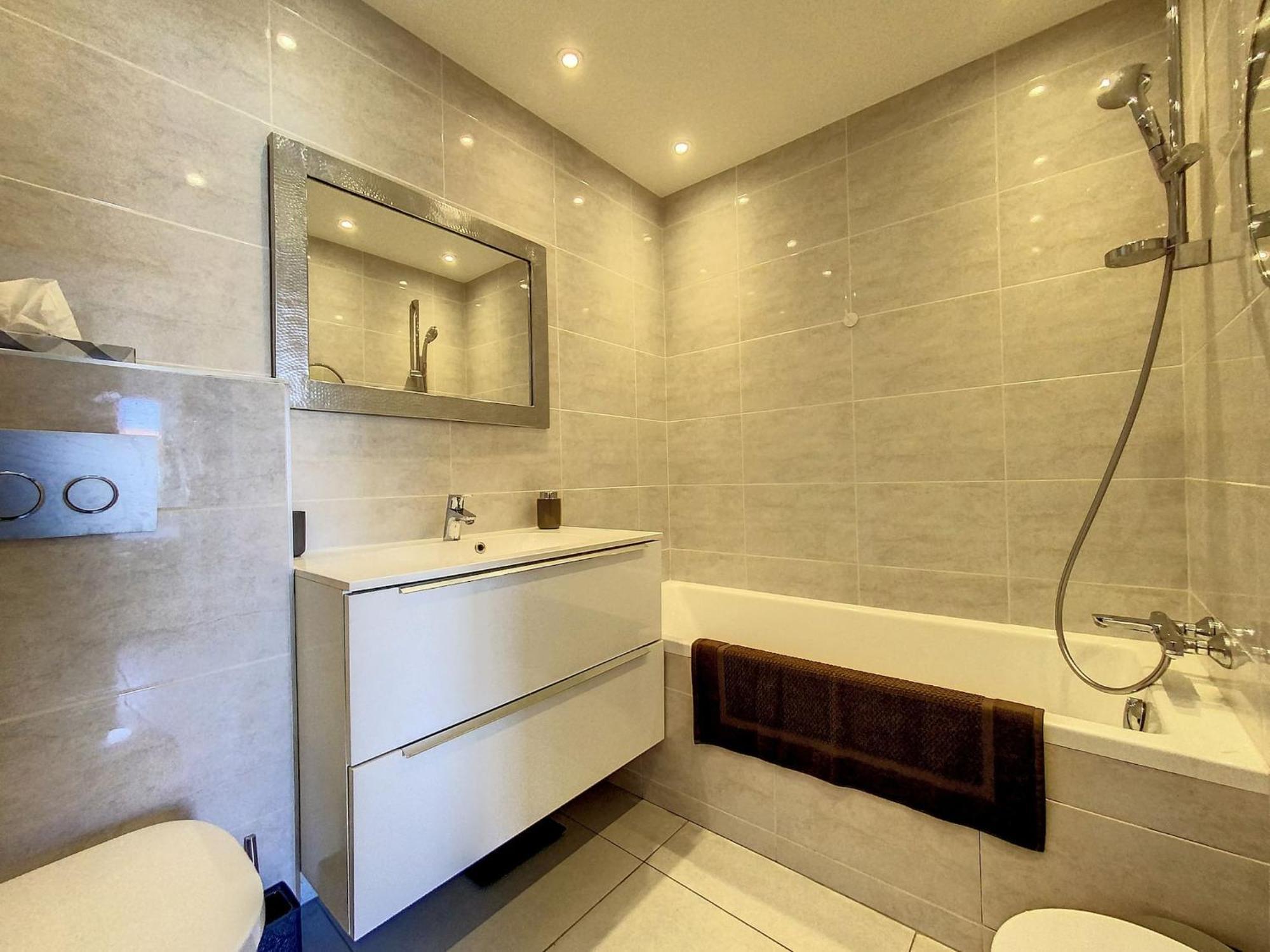 Apartment - 3 Pieces A 15mn Palais *