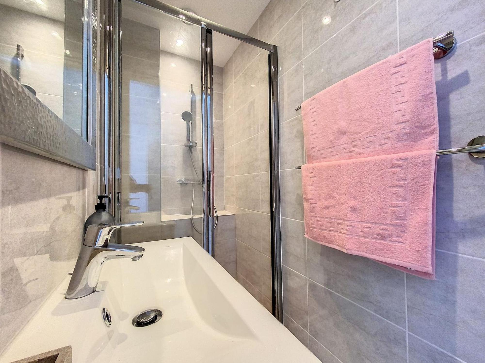 - 3 Pieces A 15mn Palais Apartment