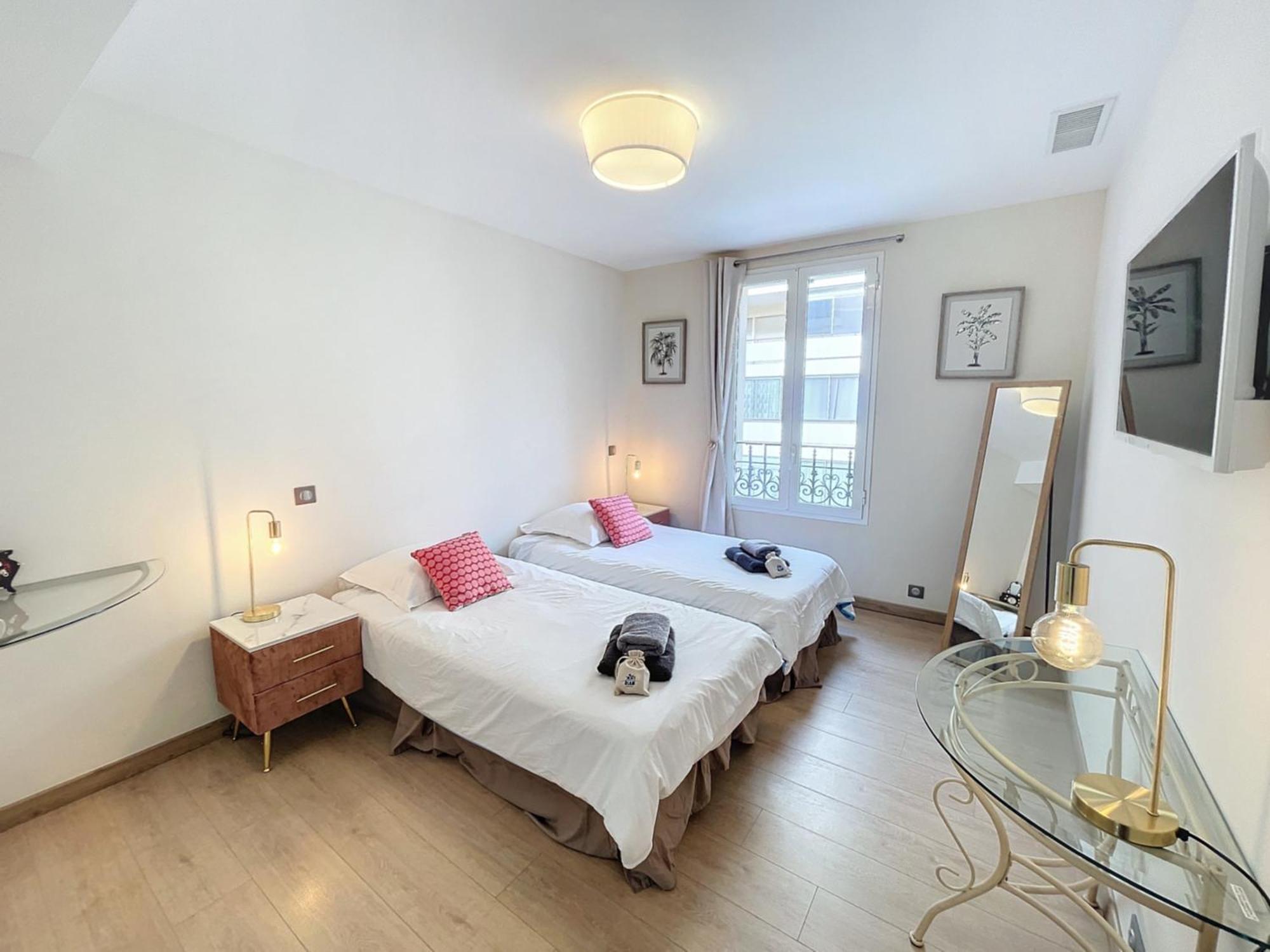 Mezzanine Balcony: Family Haven