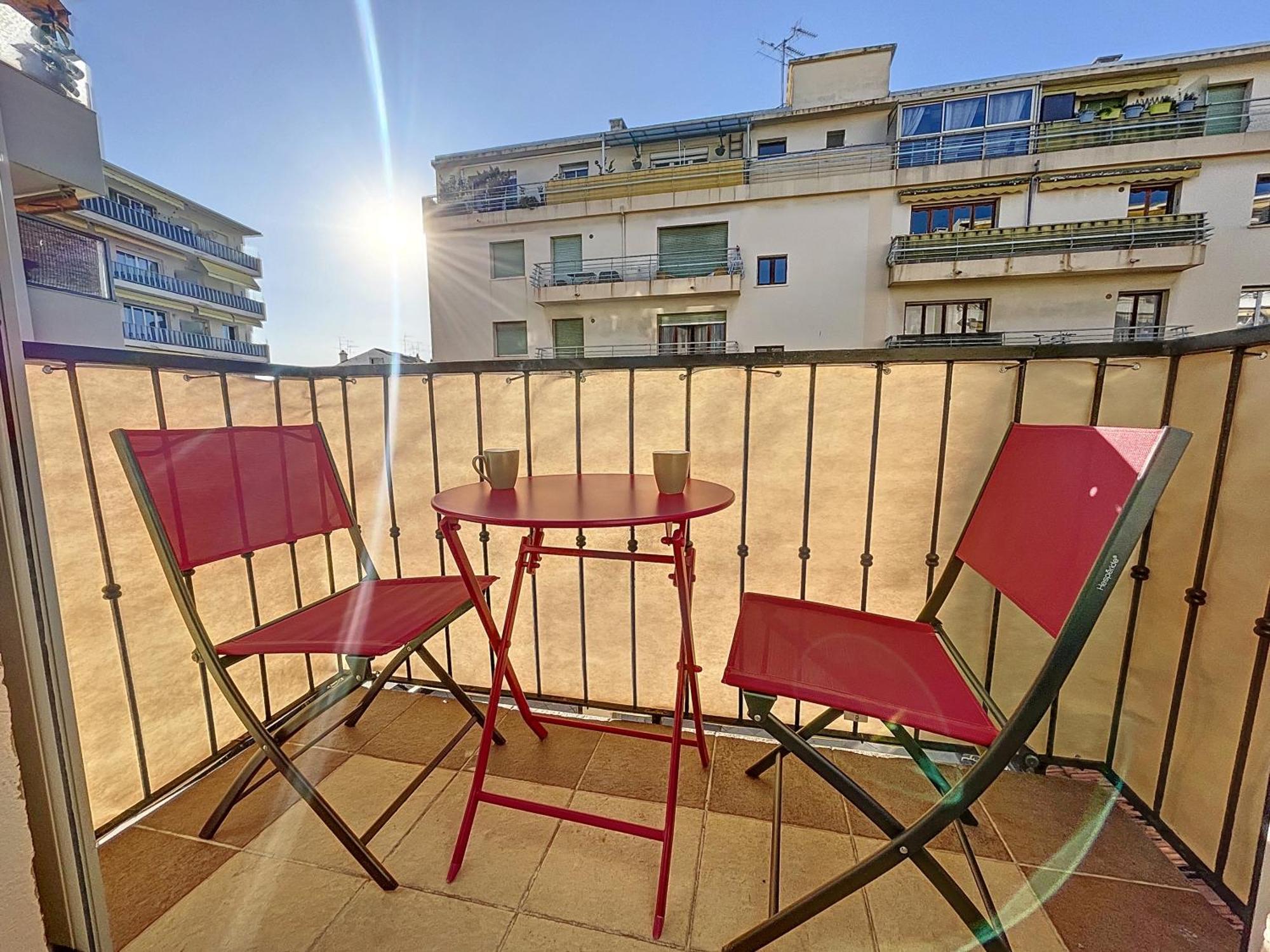 Mezzanine Balcony: Family Haven