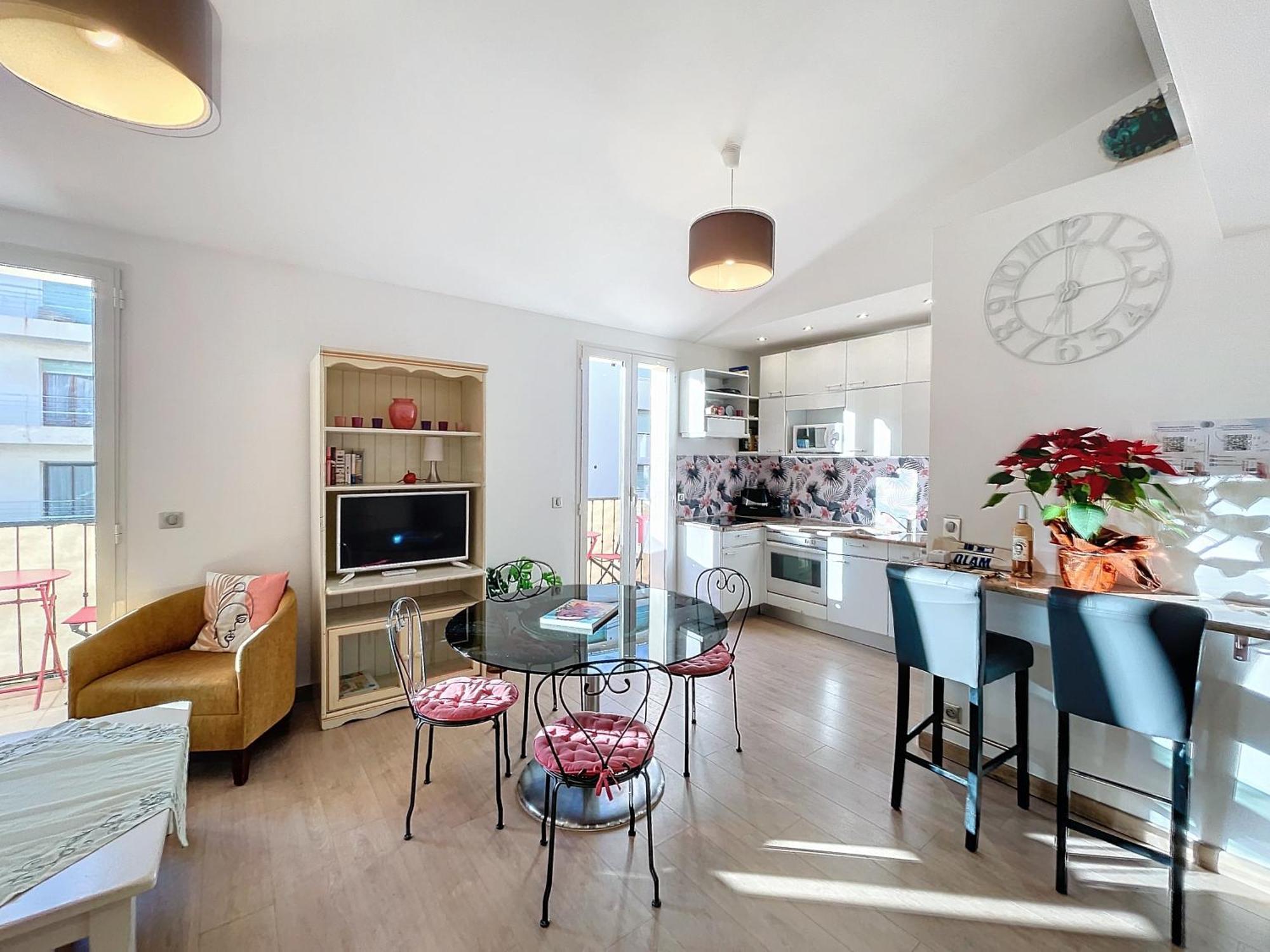 Apartment Mezzanine Balcony: Family Haven Cannes