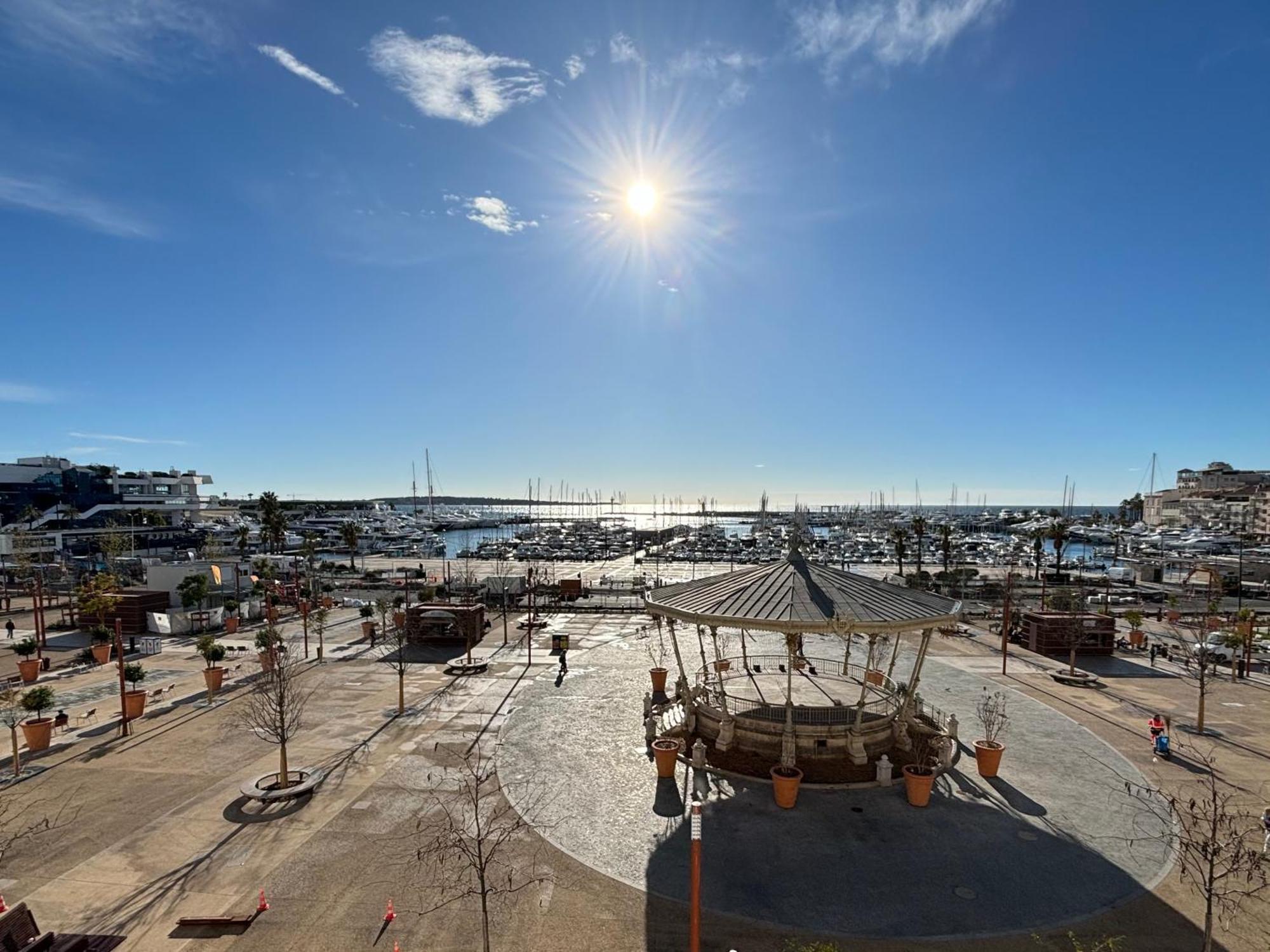 : Agreable Et Lumineux Vue Apartment