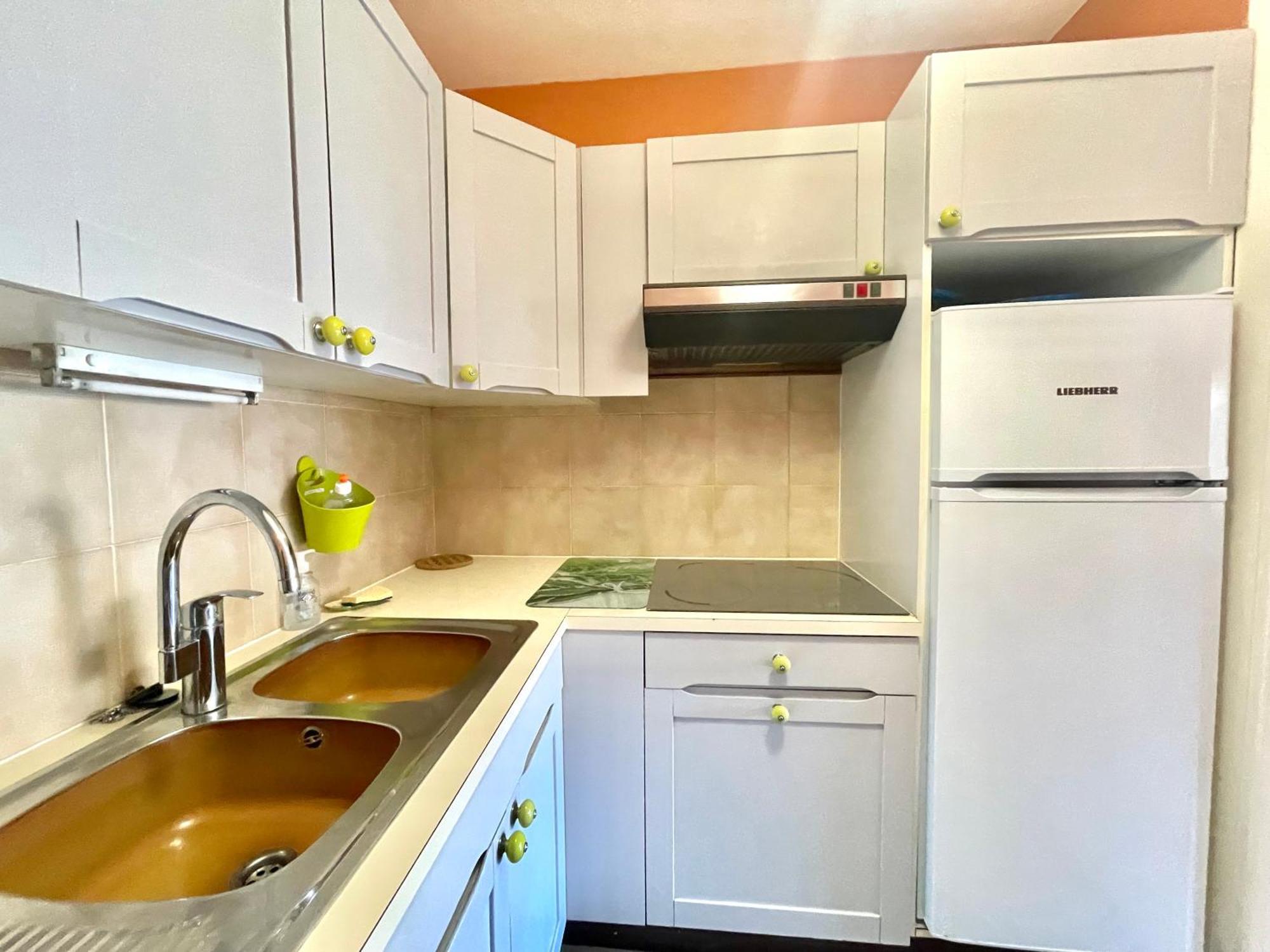 Center 2, By Welcome To Apartment