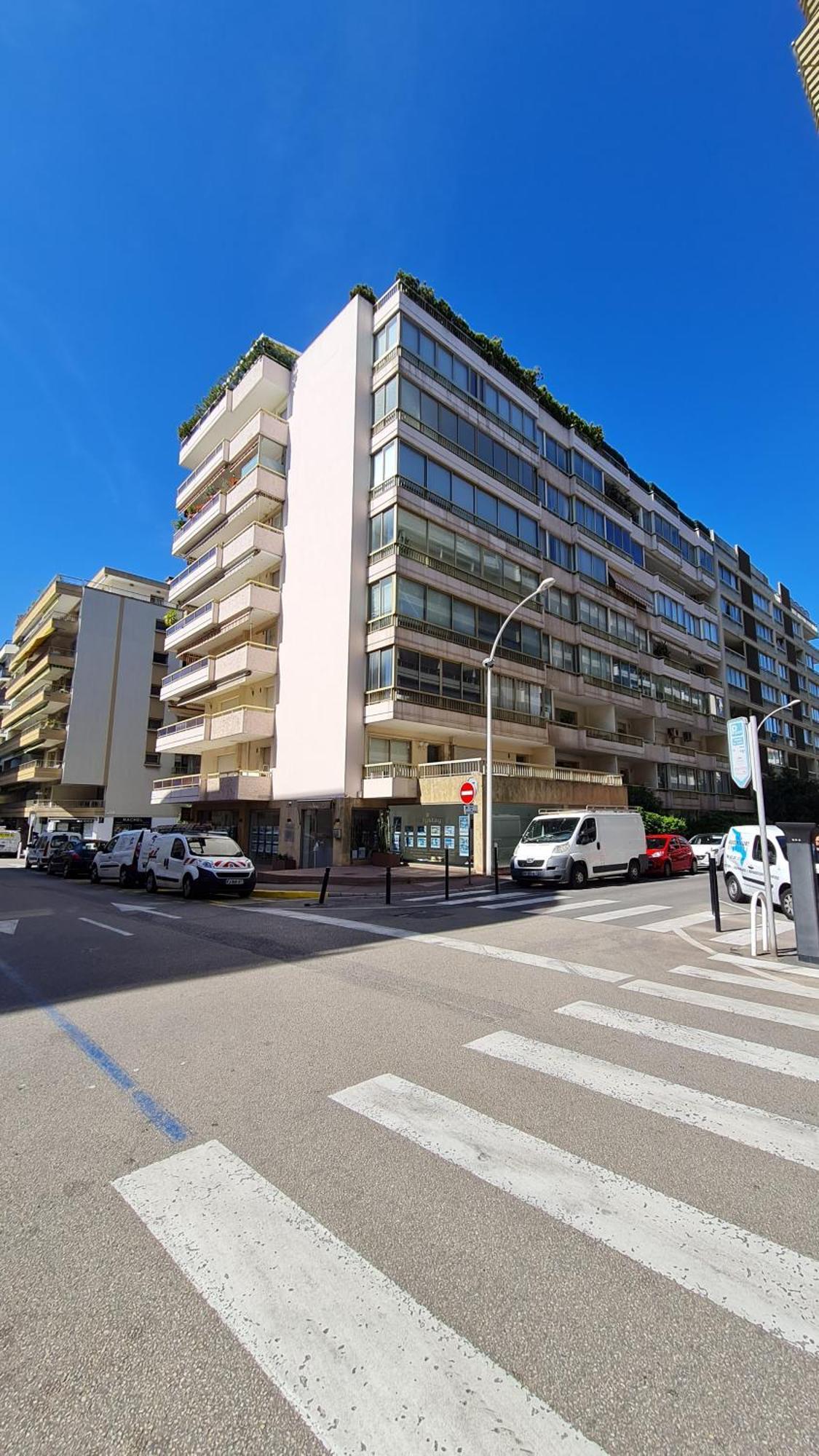 Happy - 2 Terraces - 1min To The Apartment