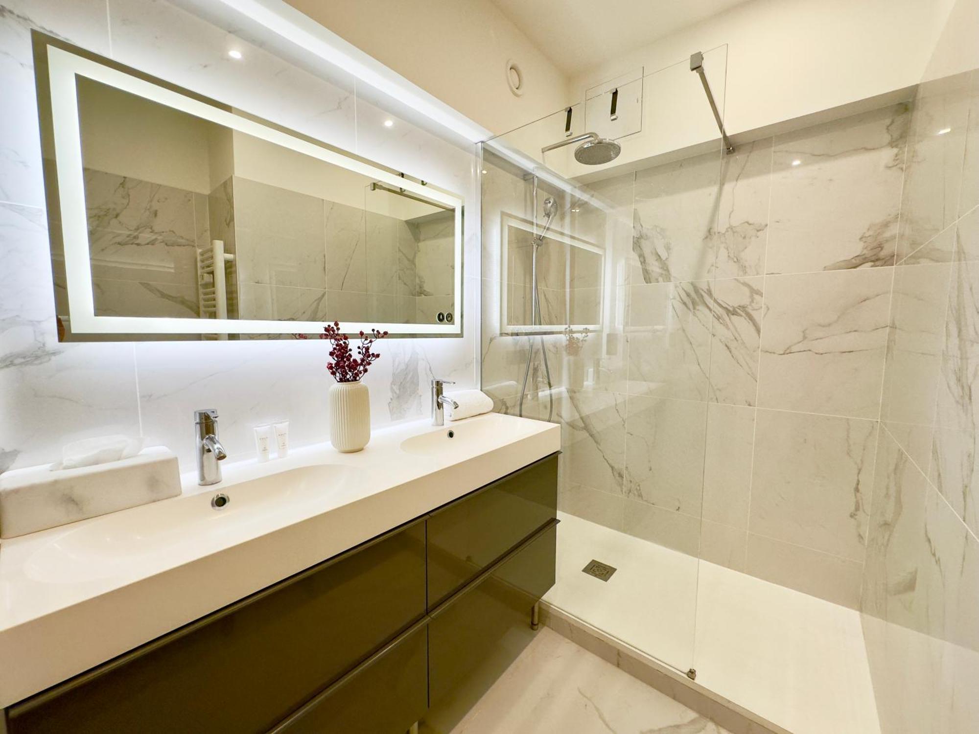 Superbe 3 Pièces 80m2 - Espace Bureau - 2mn Croisette Cannes