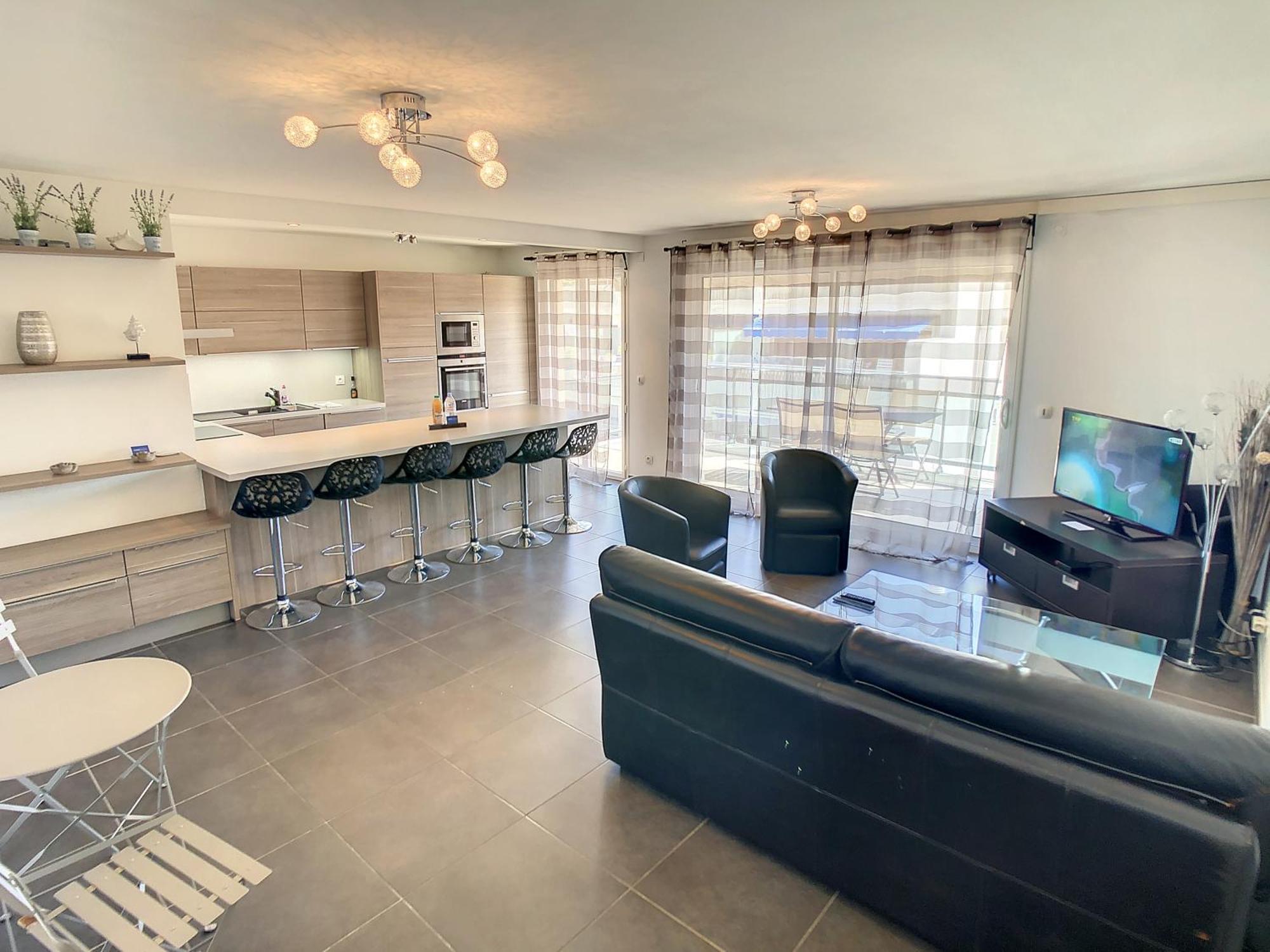 3 Bedrooms, 3 Bathrooms Lecerf 411 Apartment *