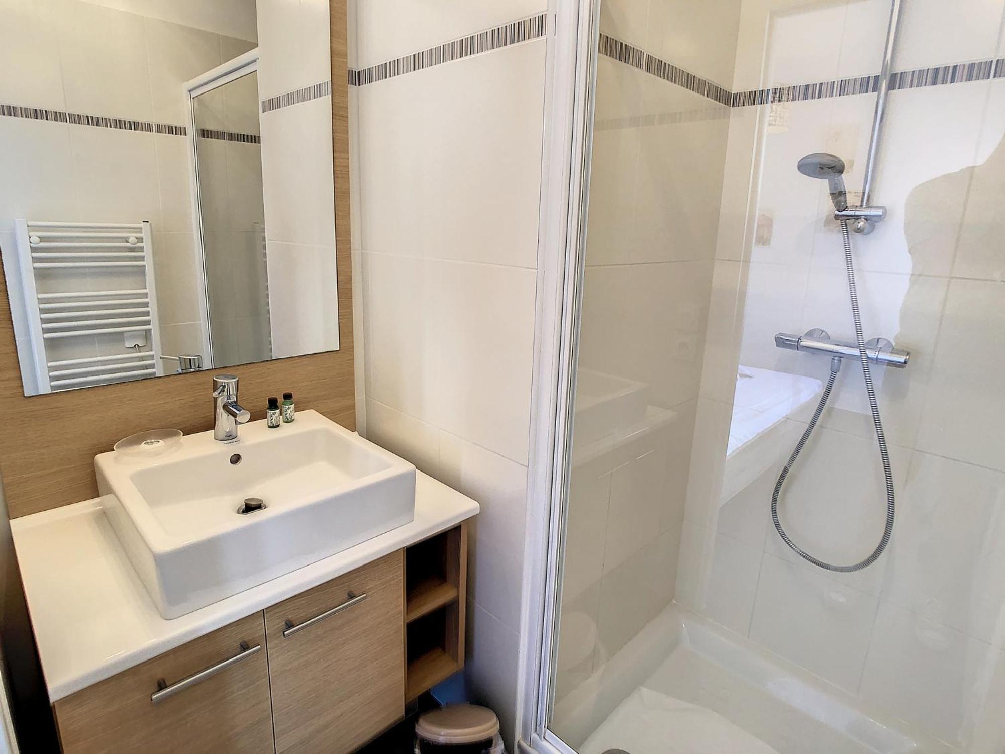 Appartement 3 Bedrooms, 3 Bathrooms Lecerf 411 *