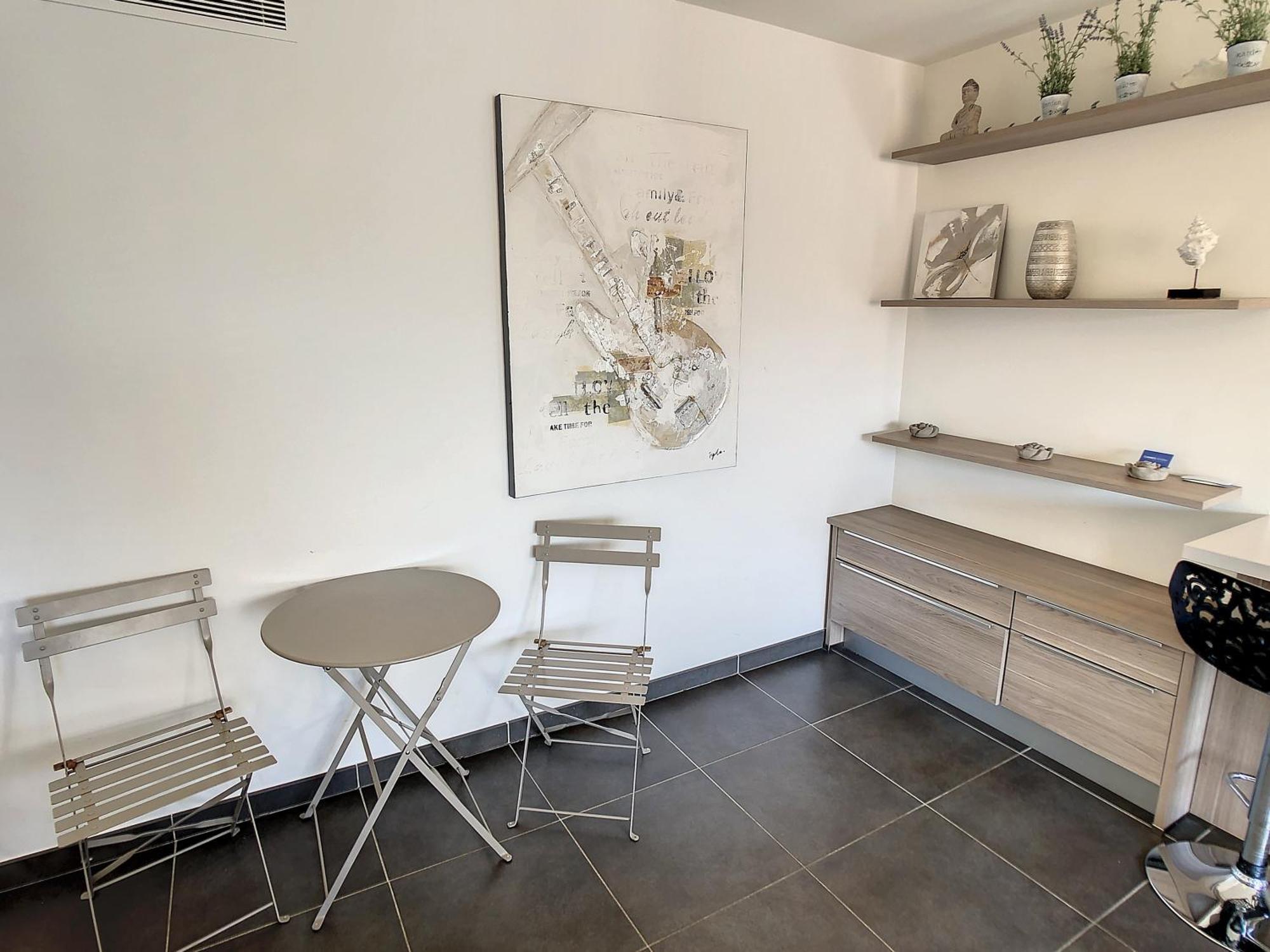 3 Bedrooms, 3 Bathrooms Lecerf 411