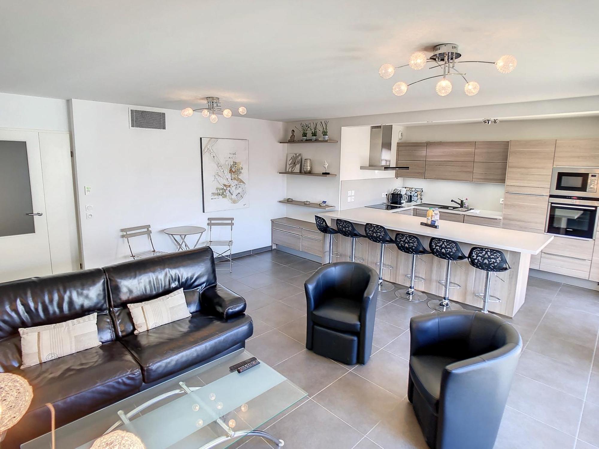 Appartement 3 Bedrooms, 3 Bathrooms Lecerf 411 *