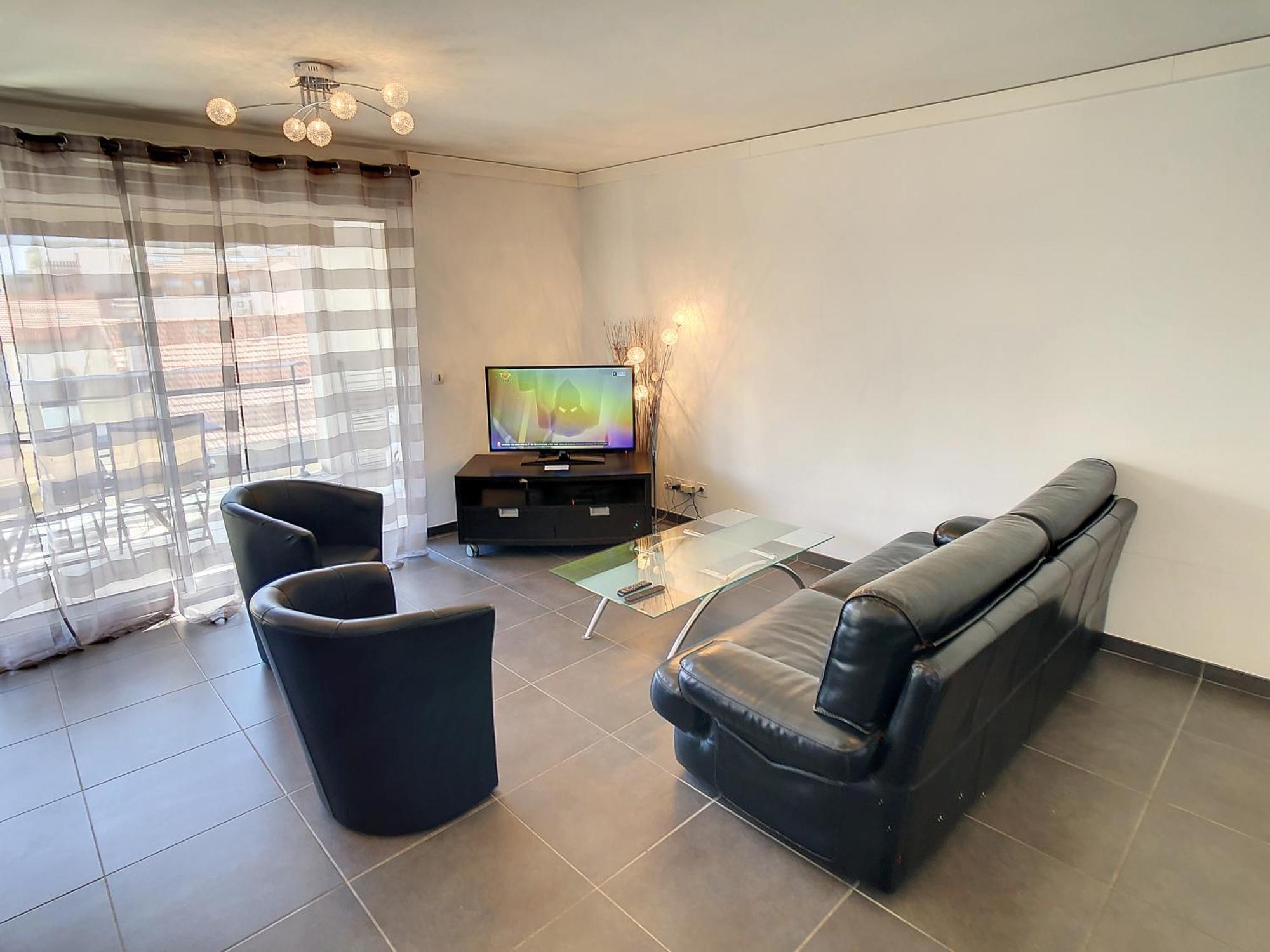 3 Bedrooms, 3 Bathrooms Lecerf 411 *