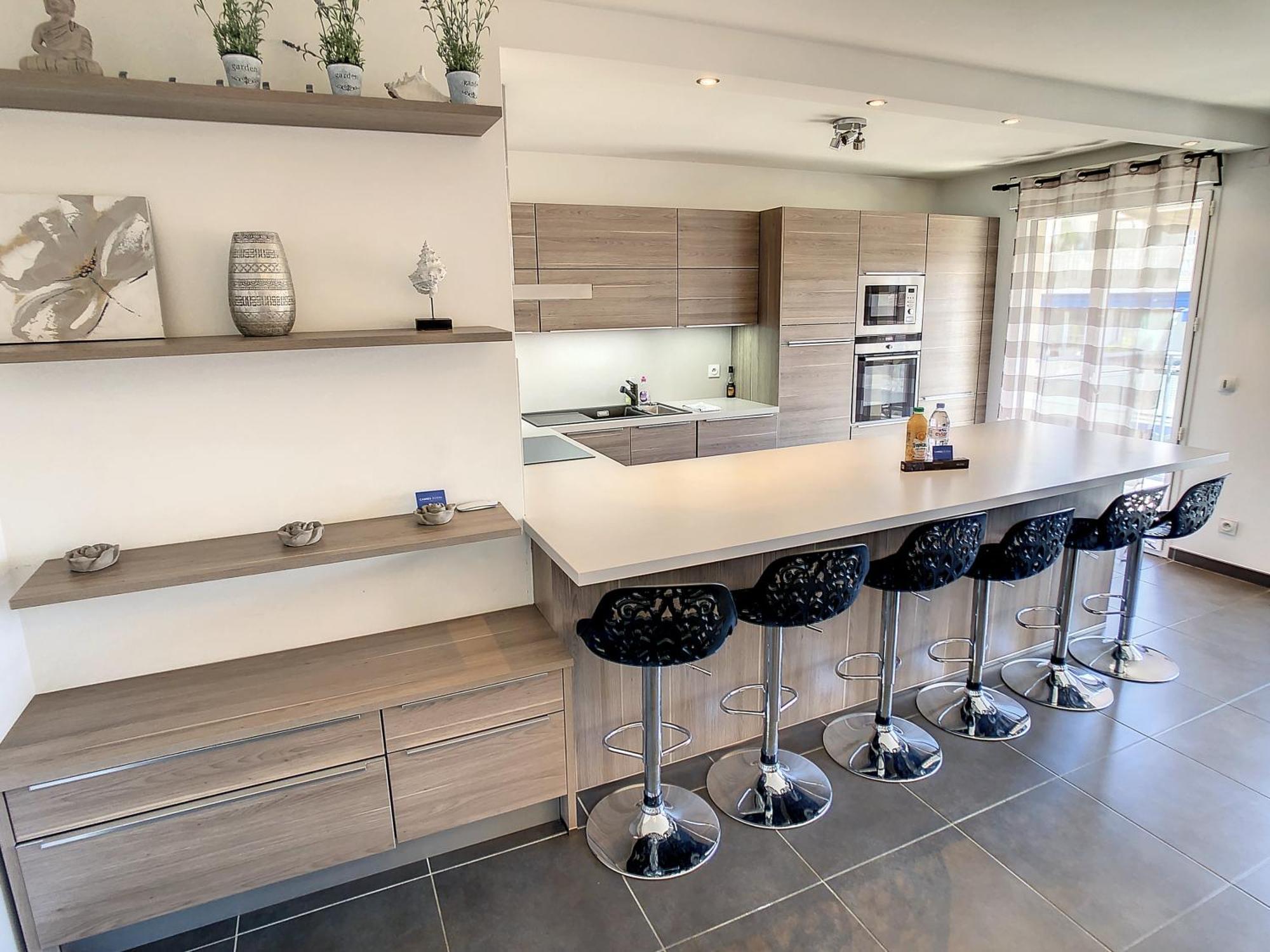 3 Bedrooms, 3 Bathrooms Lecerf 411 Appartement *