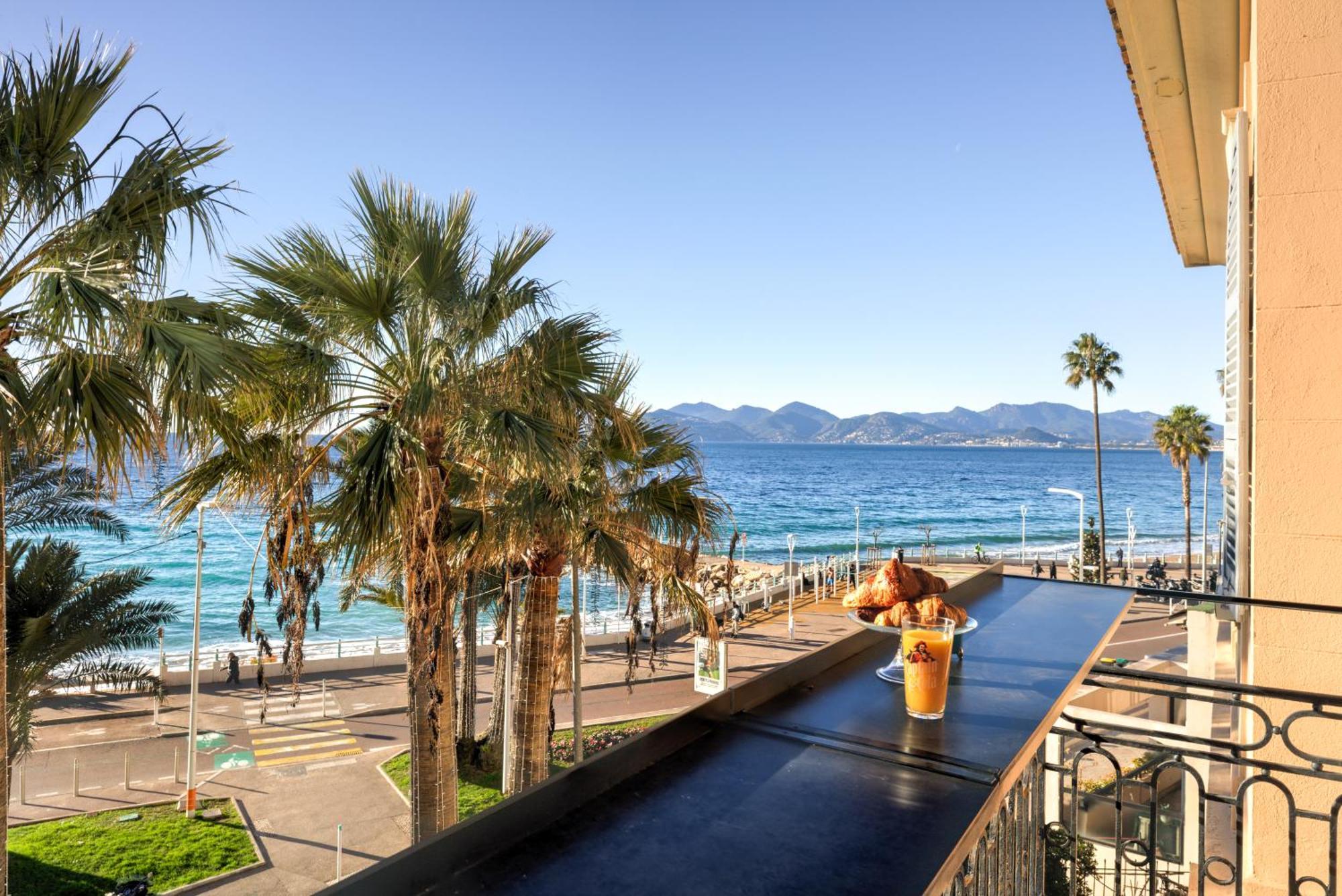 Cocoon In Sea View. Cannes