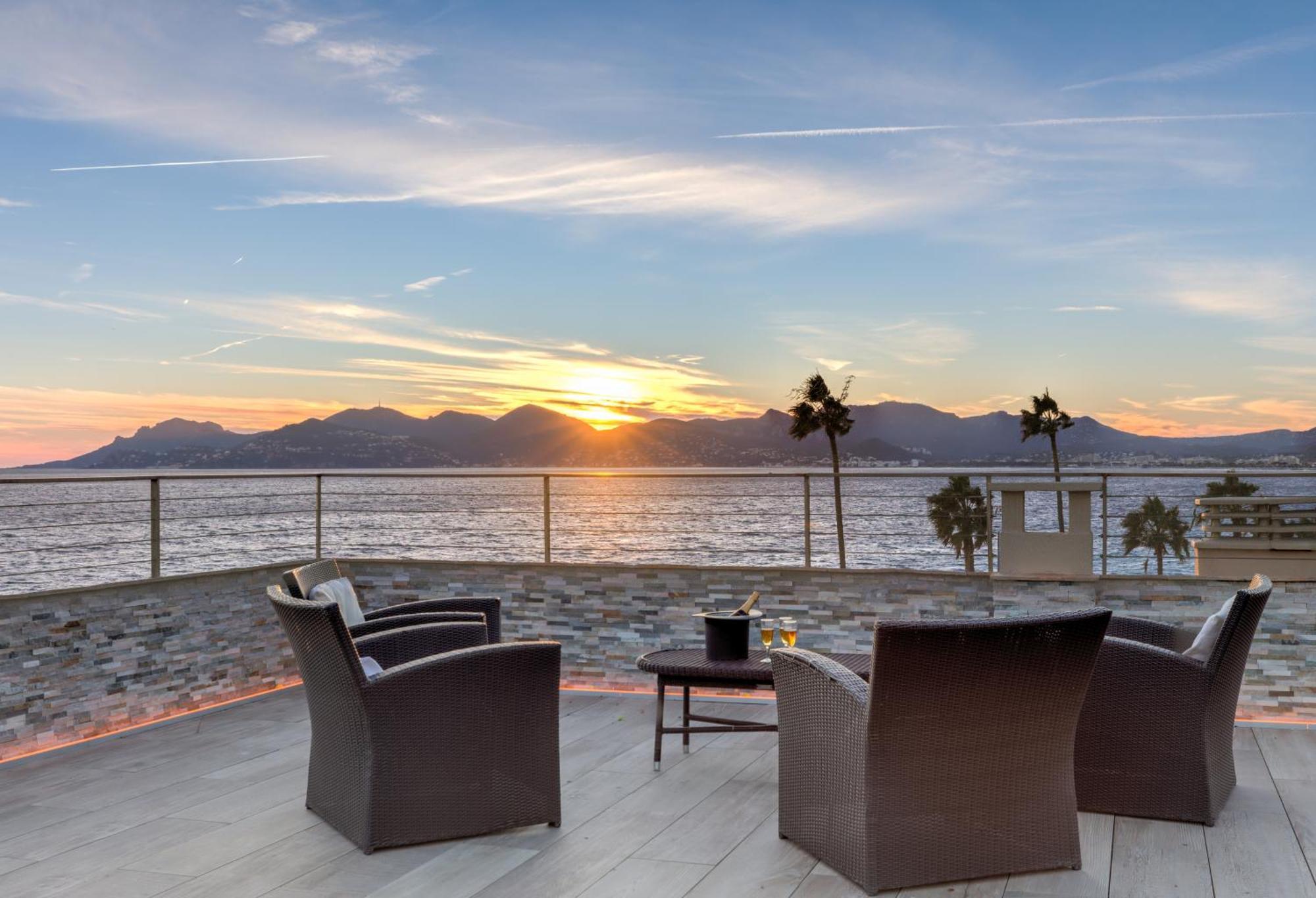 Cocoon In Sea View.