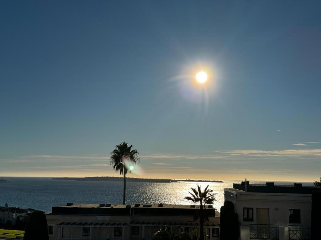 Studio Vue mer et Piscine Climatisation Wifi Appartement *