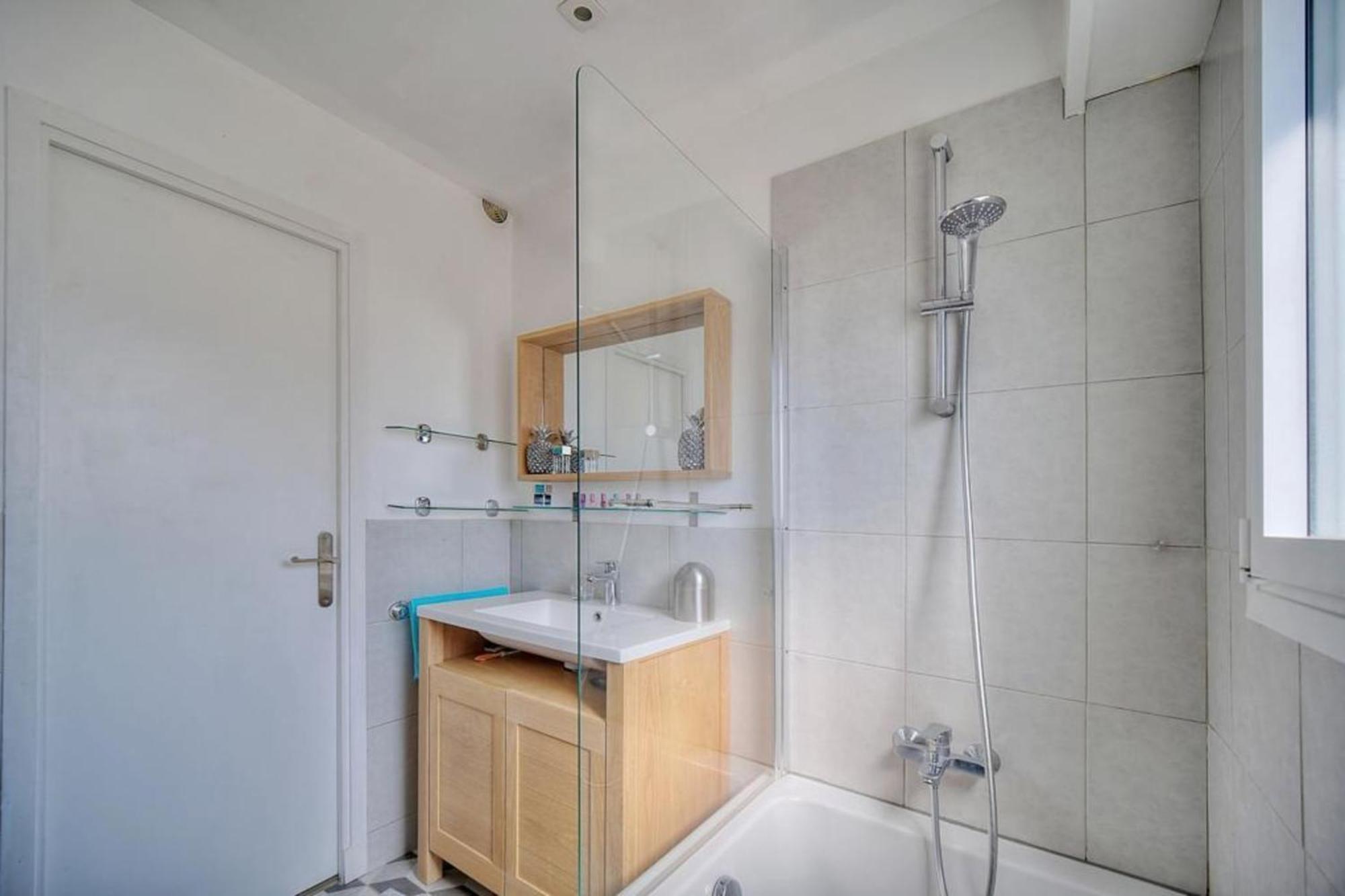 Le Verdi - 1 Bedroom With Ac And Parking In Center *