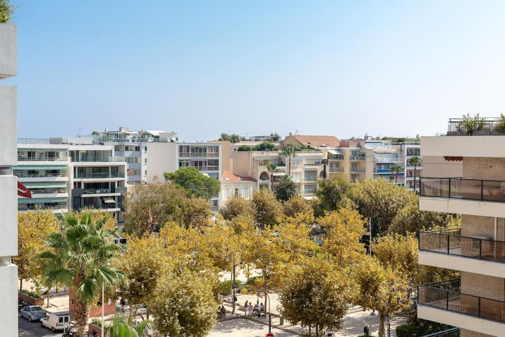 Palm Parking, Clim, Wifi 2' A Pieds
