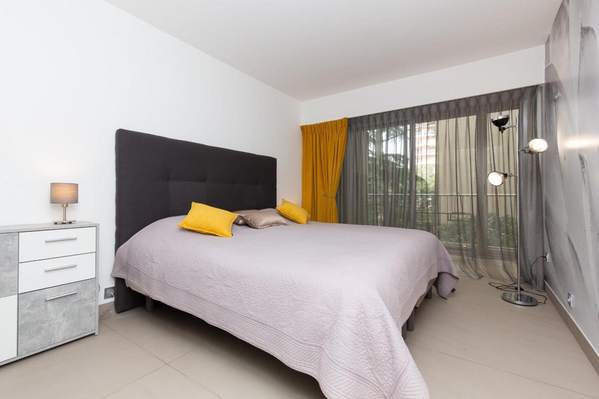 Apartment 2-br 2 Minutes From The Parking Cannes