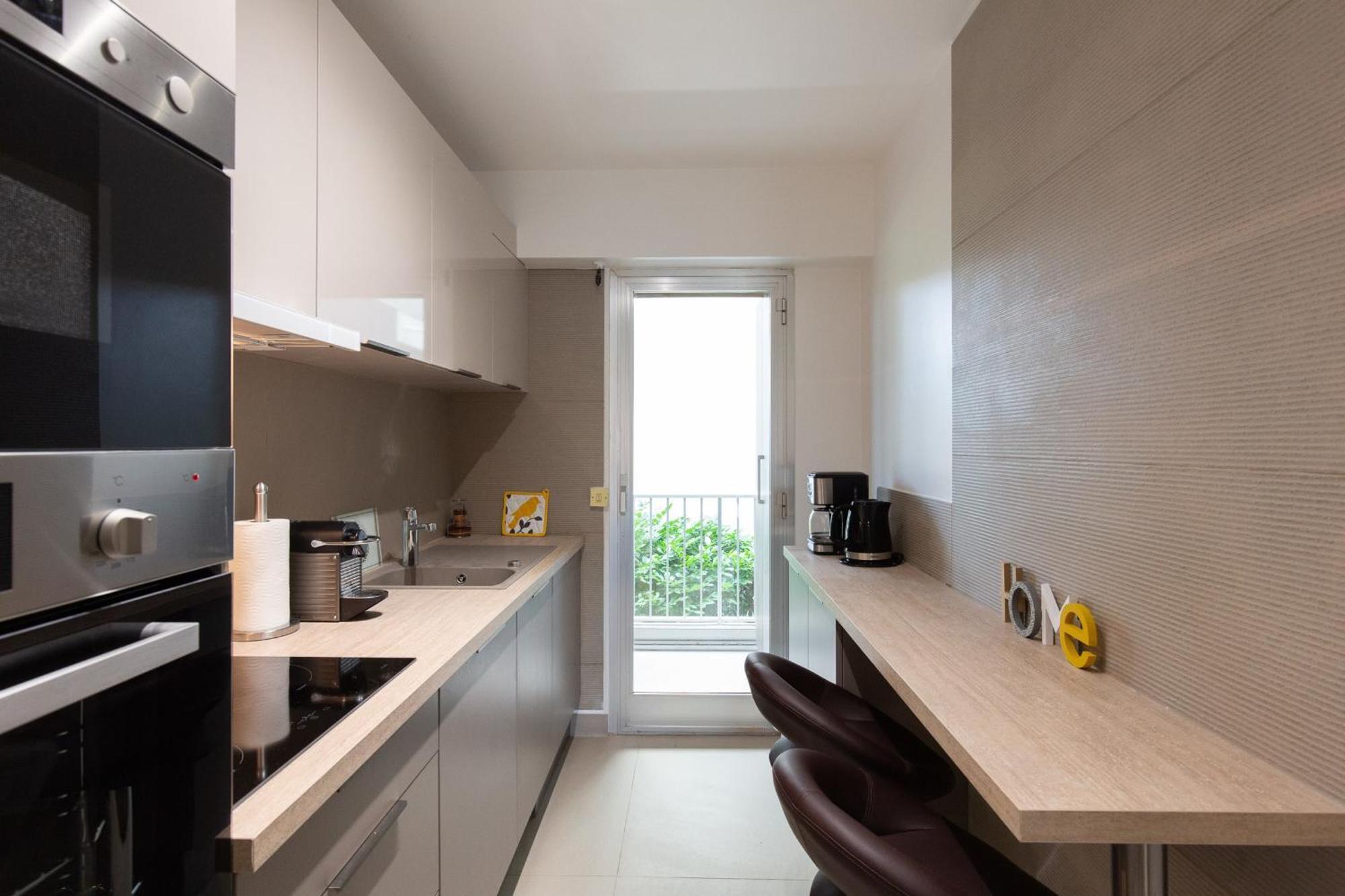 Apartment 2-br 2 Minutes From The Parking Cannes