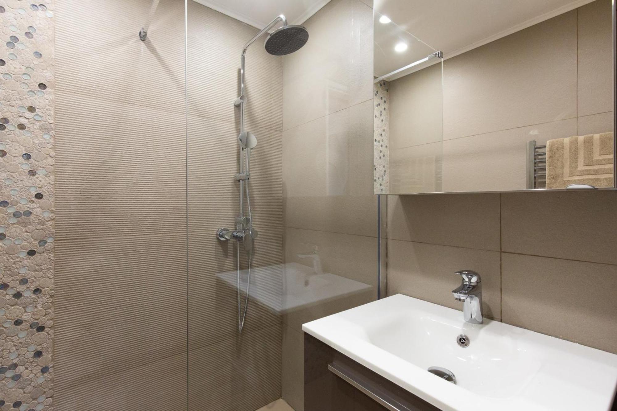 2-br 2 Minutes From The Parking