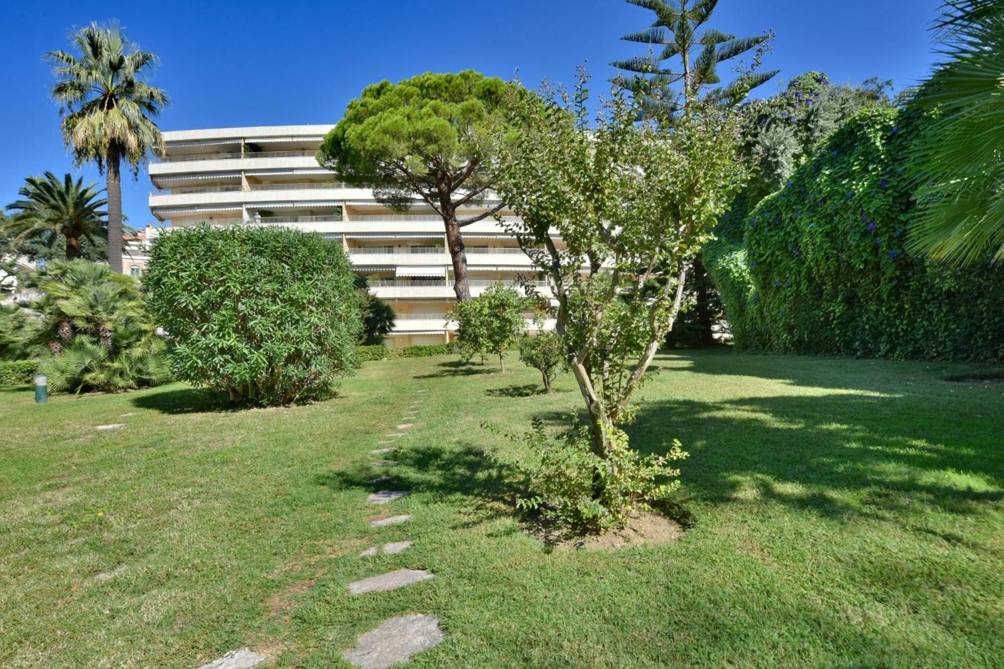 Apartment Close To Downtown Swimming Pool And Sea View *