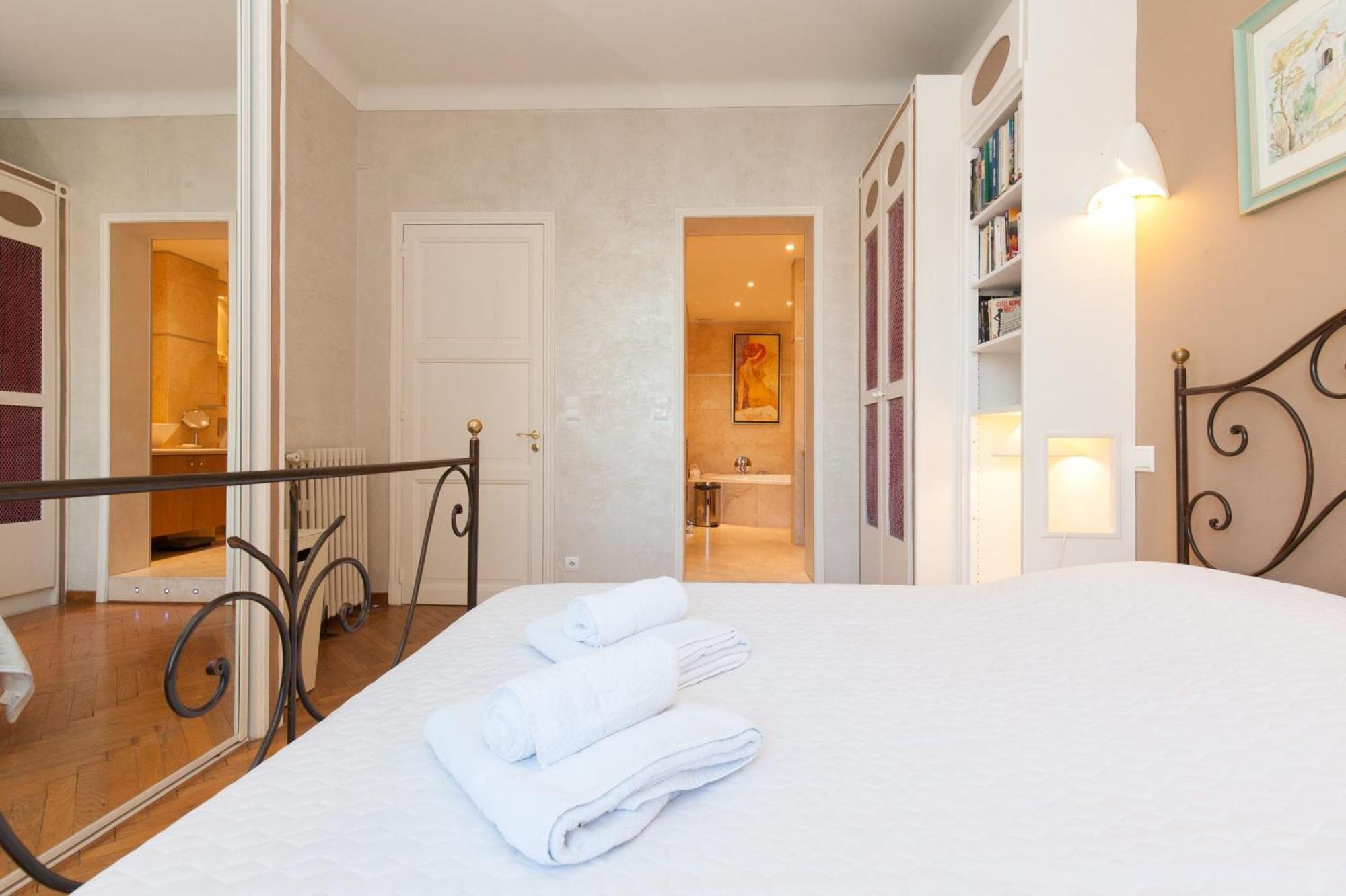 2-br By The Beaches Magical Sea View Apartment *