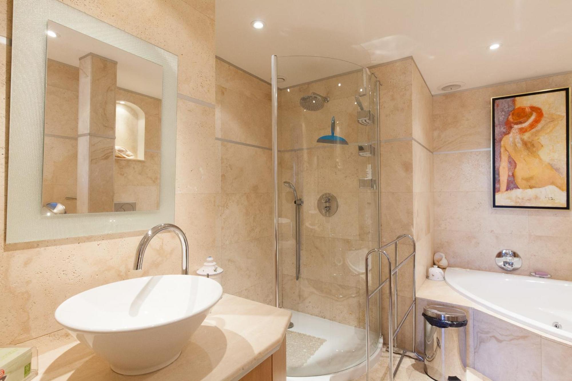 Apartment 2-br By The Beaches Magical Sea View Cannes