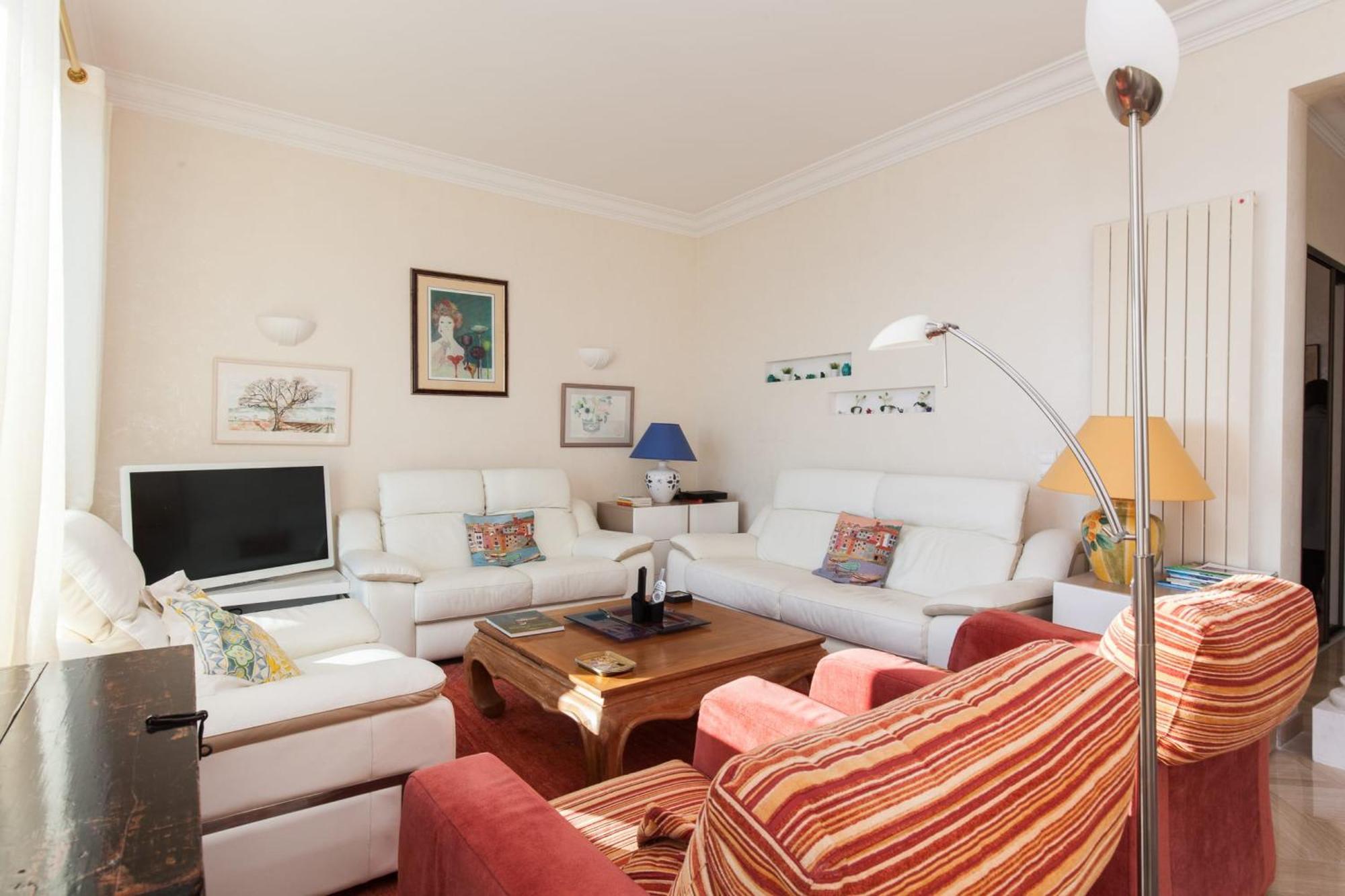 Apartment 2-br By The Beaches Magical Sea View