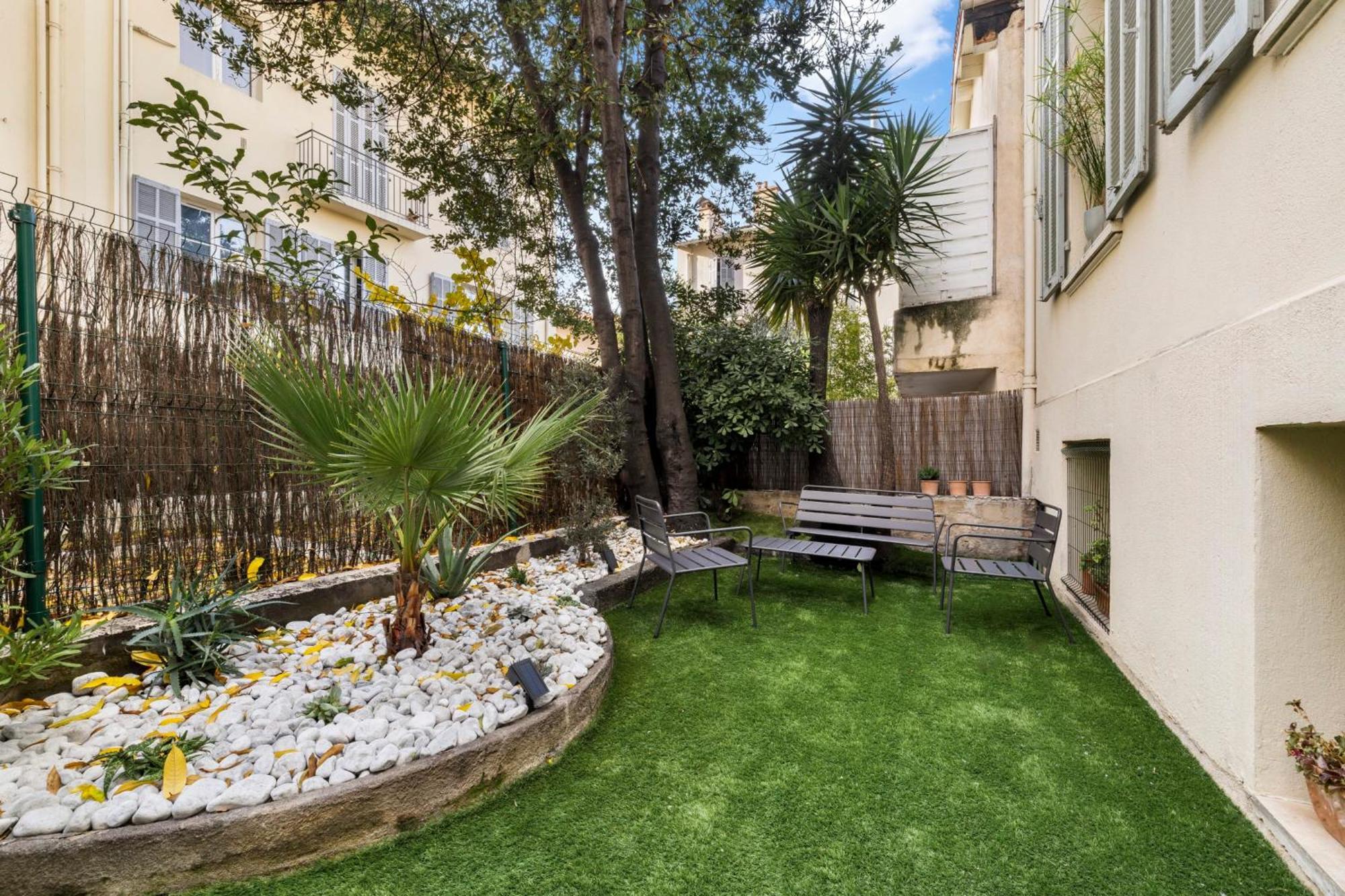 Disegno With Private Garden - Welkeys