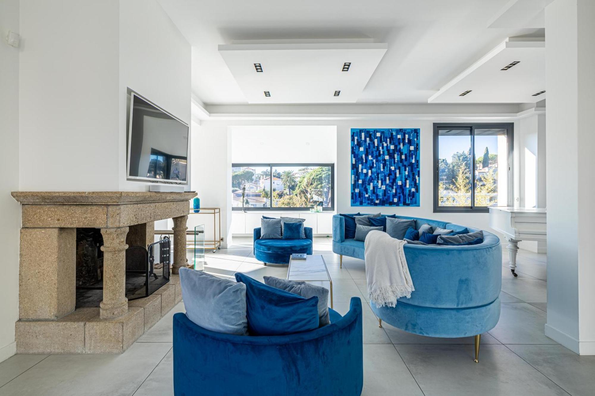 Villa Luxurious With Heated Pool 6br-12p -