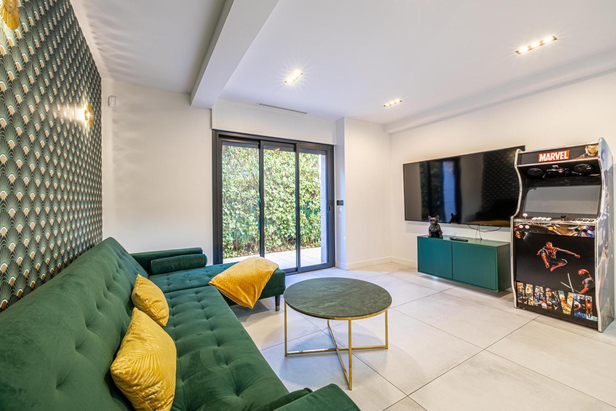 Luxurious With Heated Pool 6br-12p - Cannes