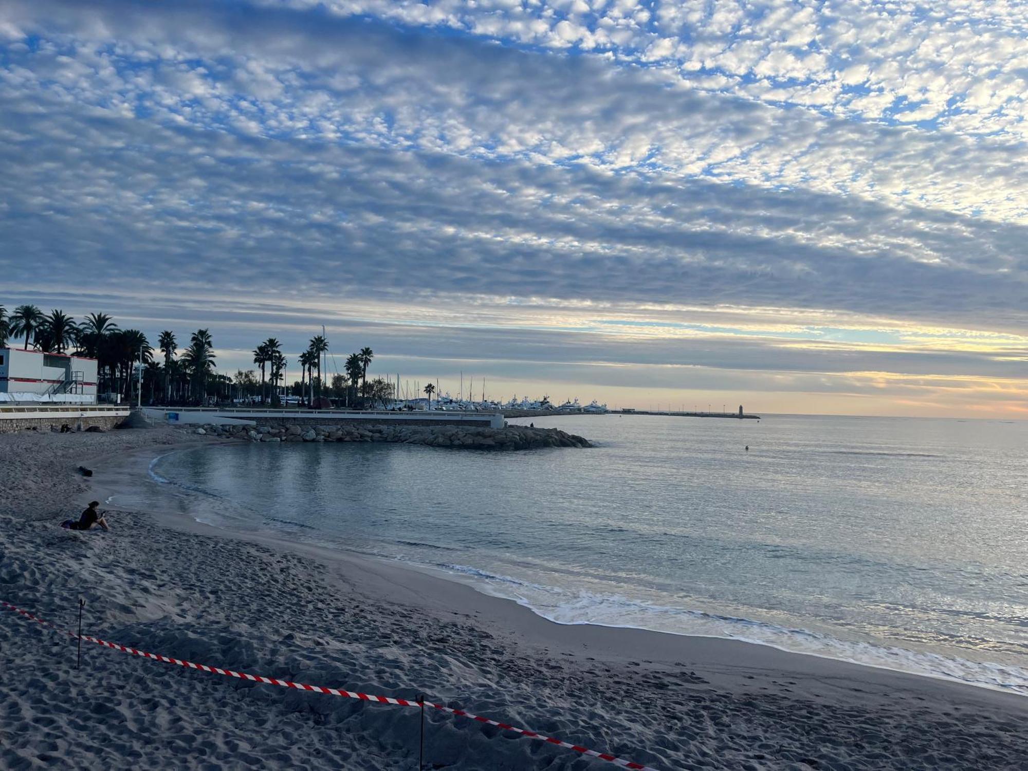Superbe Vue Av. Piscine Et Tennis Cannes